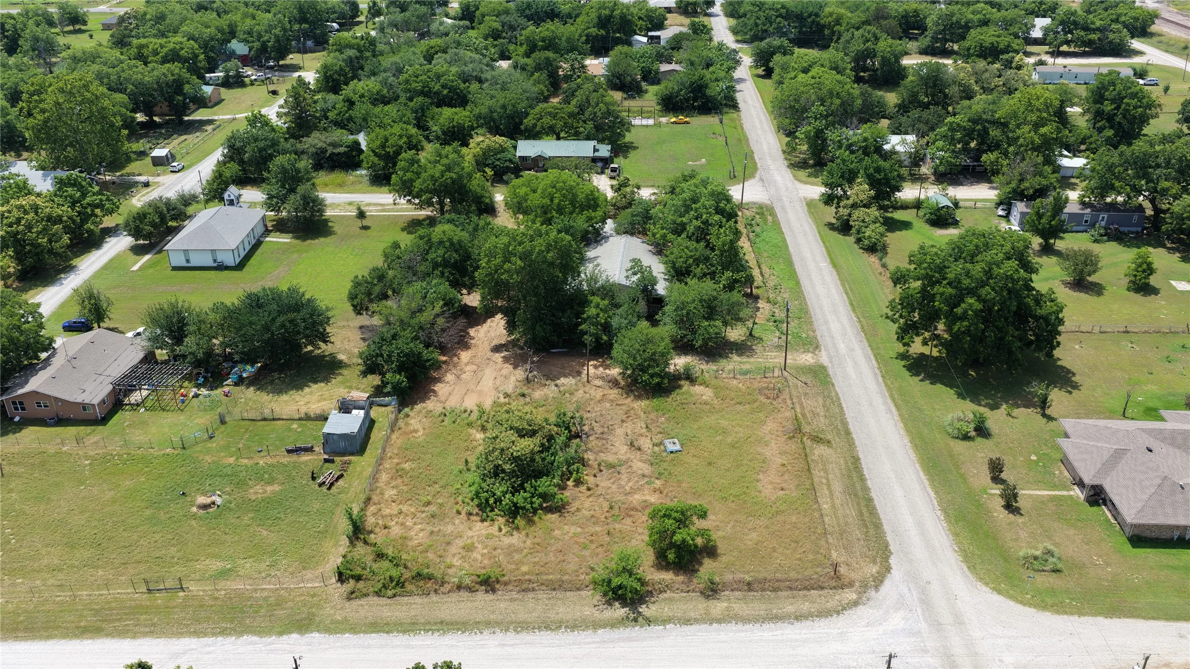 Mobile Home For Sale in Montague County , 306 Denver Road, Sunset, Texas 76270, 3 Bedroom, 2 Bathroom, Garage spaces, 2,632 Sqft, built in 1961, Price $99,900, mls#21278845, Real Estate Agent in Sunset, Homes For Sale in Montague county, Homes For Sale in Sunset, Realtor in Sunset Texas, Real Estate Brokerage Independent Realty Texas, Luminita Cordes Realtor