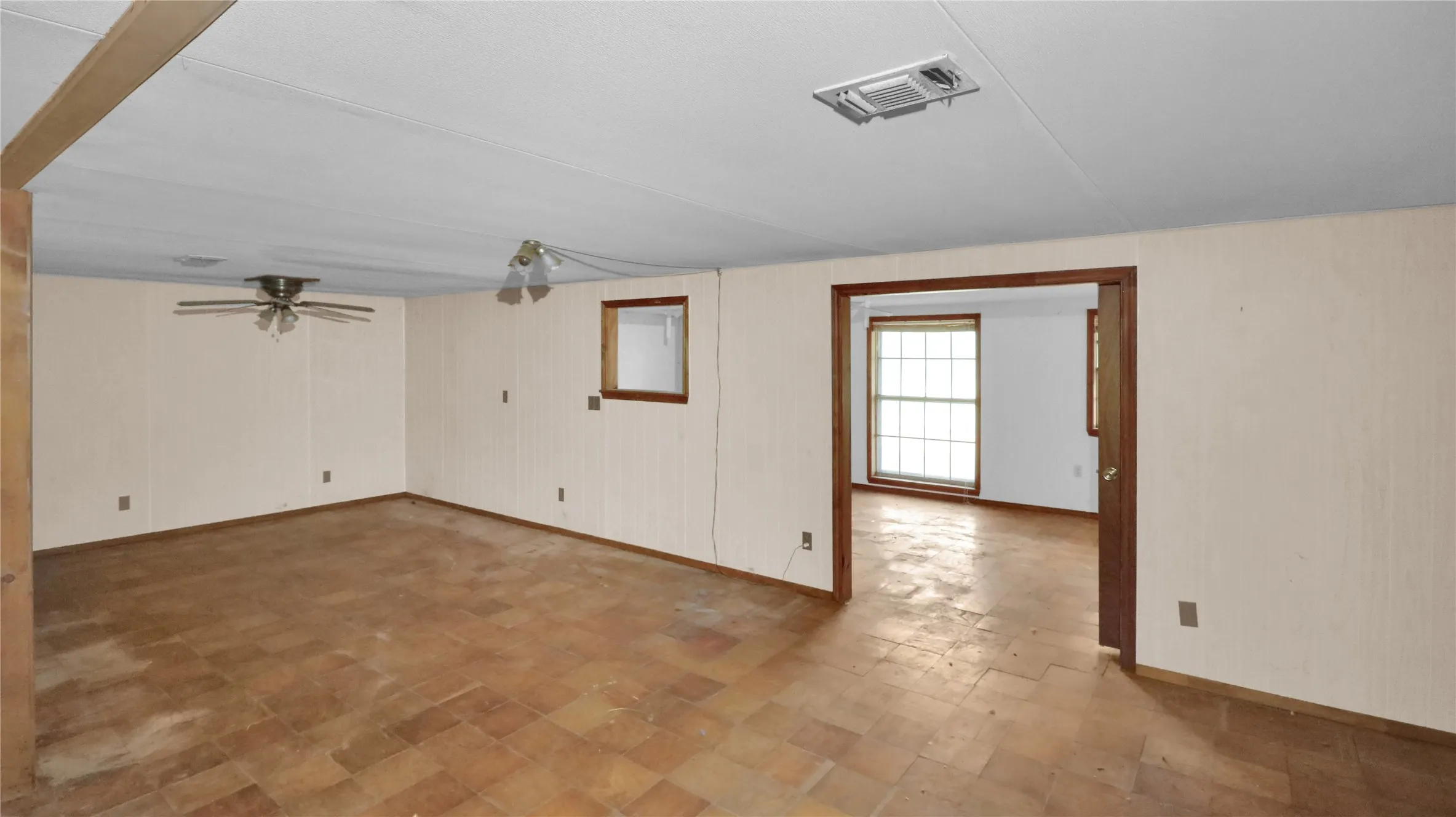 Mobile Home For Sale in Montague County , 306 Denver Road, Sunset, Texas 76270, 3 Bedroom, 2 Bathroom, Garage spaces, 2,632 Sqft, built in 1961, Price $99,900, mls#21278845, Real Estate Agent in Sunset, Homes For Sale in Montague county, Homes For Sale in Sunset, Realtor in Sunset Texas, Real Estate Brokerage Independent Realty Texas, Luminita Cordes Realtor