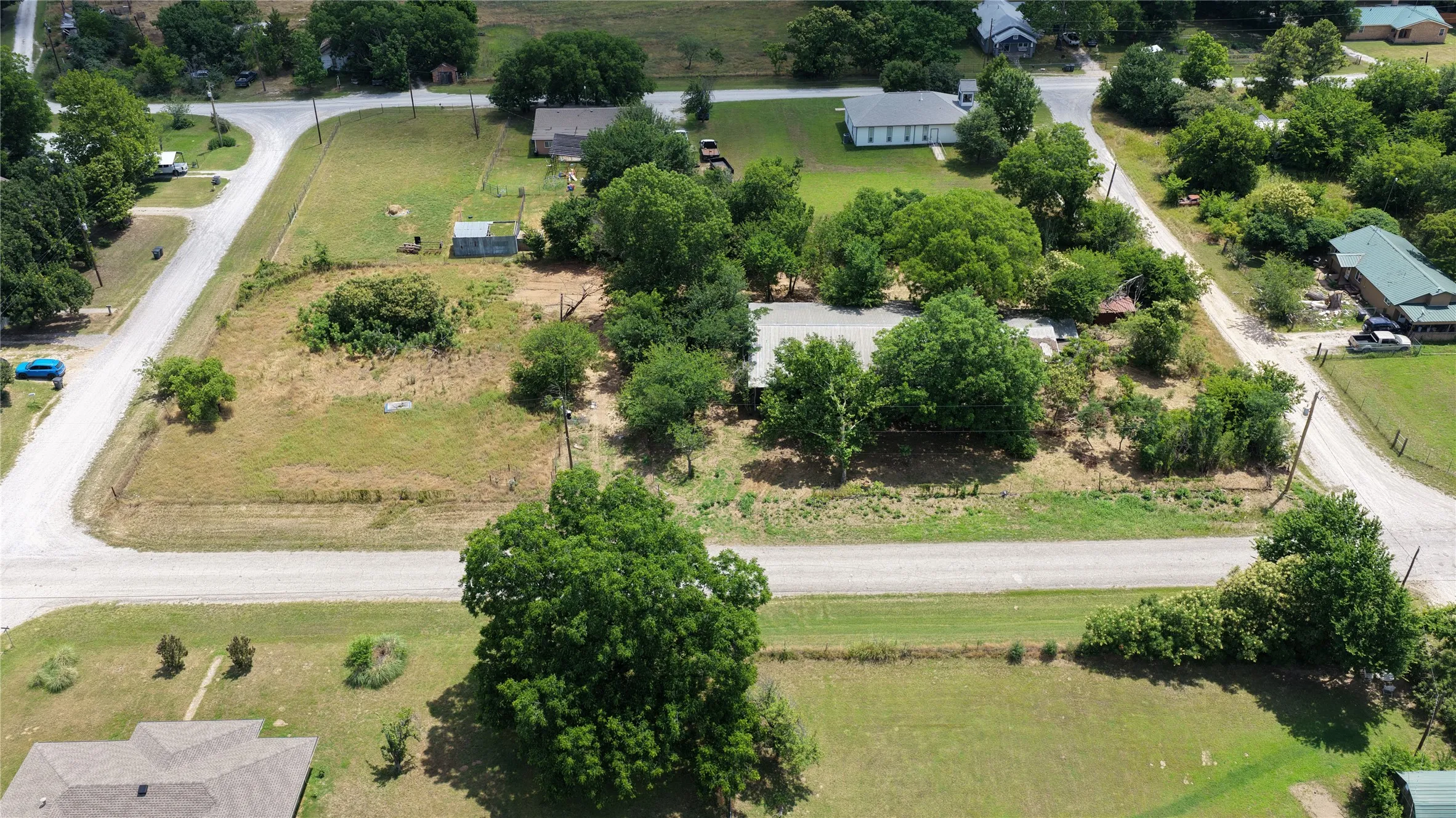 Mobile Home For Sale in Montague County , 306 Denver Road, Sunset, Texas 76270, 3 Bedroom, 2 Bathroom, Garage spaces, 2,632 Sqft, built in 1961, Price $99,900, mls#21278845, Real Estate Agent in Sunset, Homes For Sale in Montague county, Homes For Sale in Sunset, Realtor in Sunset Texas, Real Estate Brokerage Independent Realty Texas, Luminita Cordes Realtor