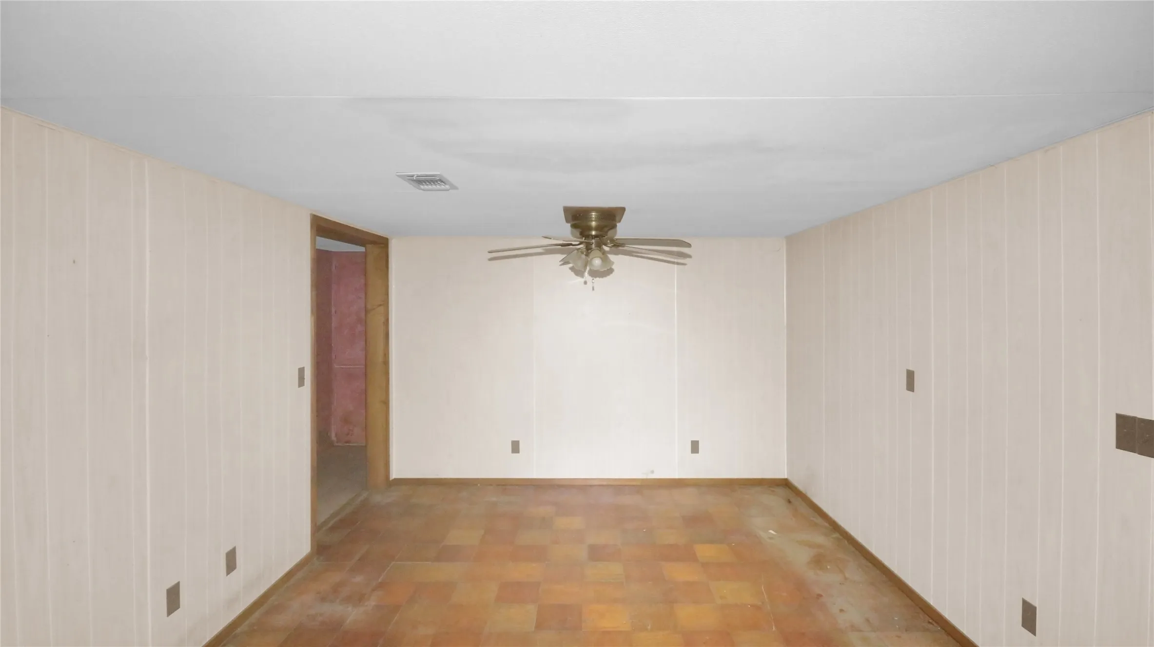 Mobile Home For Sale in Montague County , 306 Denver Road, Sunset, Texas 76270, 3 Bedroom, 2 Bathroom, Garage spaces, 2,632 Sqft, built in 1961, Price $99,900, mls#21278845, Real Estate Agent in Sunset, Homes For Sale in Montague county, Homes For Sale in Sunset, Realtor in Sunset Texas, Real Estate Brokerage Independent Realty Texas, Luminita Cordes Realtor