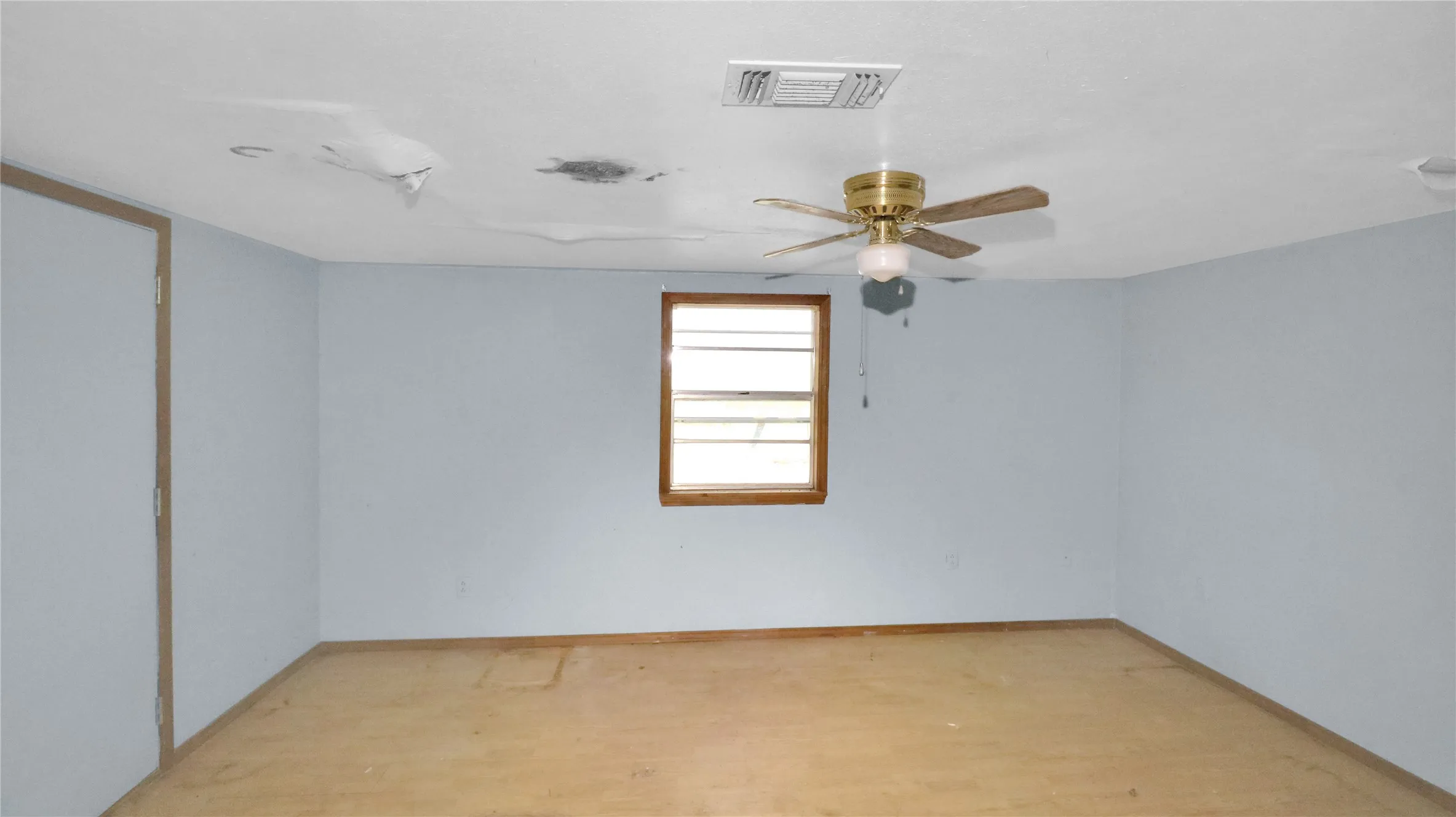Mobile Home For Sale in Montague County , 306 Denver Road, Sunset, Texas 76270, 3 Bedroom, 2 Bathroom, Garage spaces, 2,632 Sqft, built in 1961, Price $99,900, mls#21278845, Real Estate Agent in Sunset, Homes For Sale in Montague county, Homes For Sale in Sunset, Realtor in Sunset Texas, Real Estate Brokerage Independent Realty Texas, Luminita Cordes Realtor