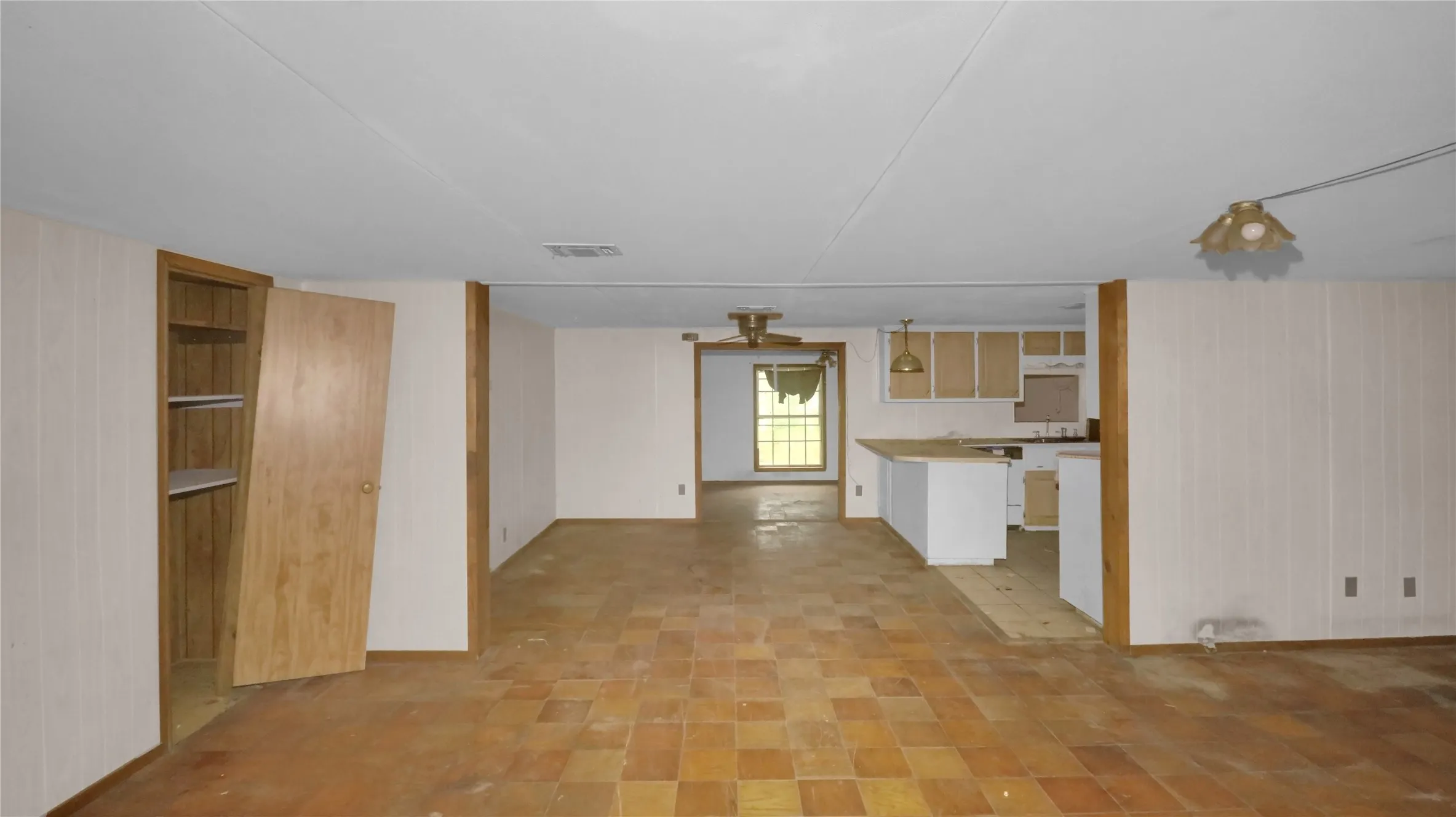 Mobile Home For Sale in Montague County , 306 Denver Road, Sunset, Texas 76270, 3 Bedroom, 2 Bathroom, Garage spaces, 2,632 Sqft, built in 1961, Price $99,900, mls#21278845, Real Estate Agent in Sunset, Homes For Sale in Montague county, Homes For Sale in Sunset, Realtor in Sunset Texas, Real Estate Brokerage Independent Realty Texas, Luminita Cordes Realtor