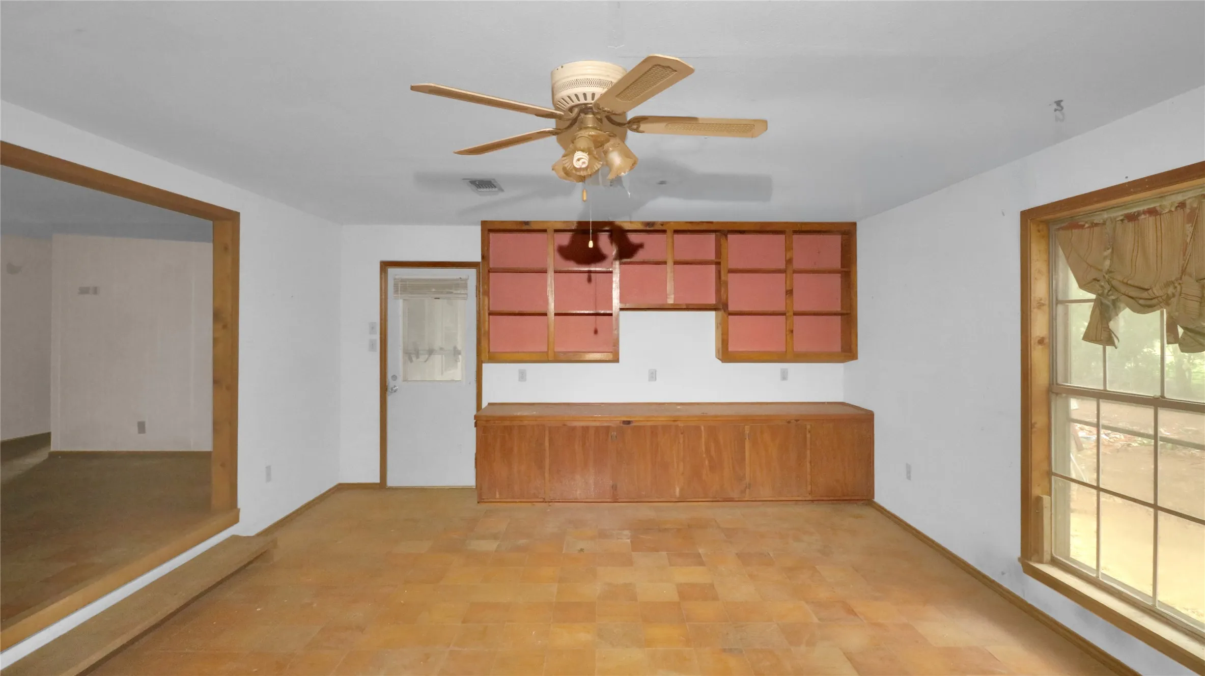 Mobile Home For Sale in Montague County , 306 Denver Road, Sunset, Texas 76270, 3 Bedroom, 2 Bathroom, Garage spaces, 2,632 Sqft, built in 1961, Price $99,900, mls#21278845, Real Estate Agent in Sunset, Homes For Sale in Montague county, Homes For Sale in Sunset, Realtor in Sunset Texas, Real Estate Brokerage Independent Realty Texas, Luminita Cordes Realtor