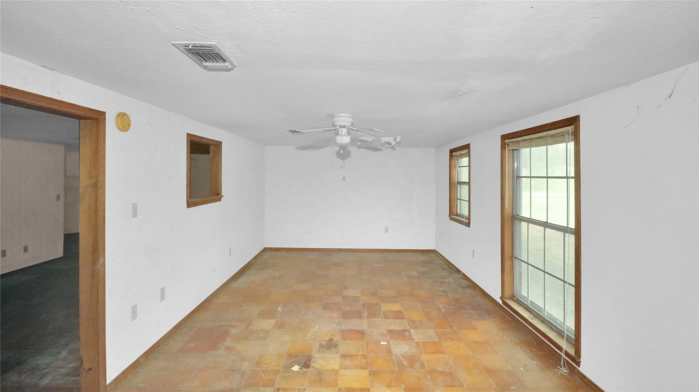 Mobile Home For Sale in Montague County , 306 Denver Road, Sunset, Texas 76270, 3 Bedroom, 2 Bathroom, Garage spaces, 2,632 Sqft, built in 1961, Price $99,900, mls#21278845, Real Estate Agent in Sunset, Homes For Sale in Montague county, Homes For Sale in Sunset, Realtor in Sunset Texas, Real Estate Brokerage Independent Realty Texas, Luminita Cordes Realtor