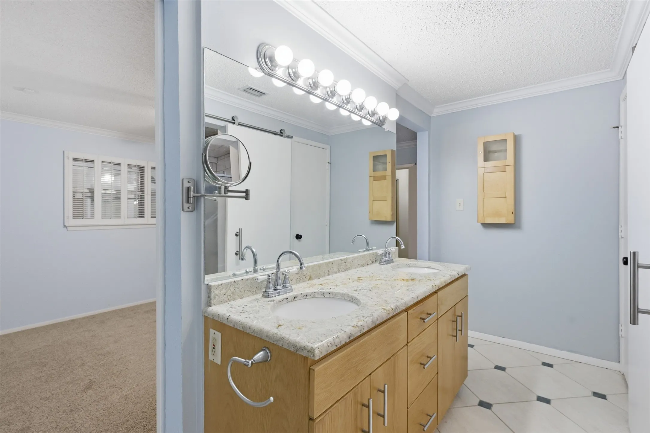 Single Family Residence For Sale in Tarrant County , 2108 Edgewood Court, Arlington, Texas 76013, 4 Bedroom, 3 Bathroom, 2 Garage spaces, 2,506 Sqft, built in 1973, mls#21261092, Real Estate Agent in Arlington, Homes For Sale in Tarrant county, Homes For Sale in Arlington, Realtor in Arlington Texas, Real Estate Brokerage Independent Realty Texas, Luminita Cordes Realtor