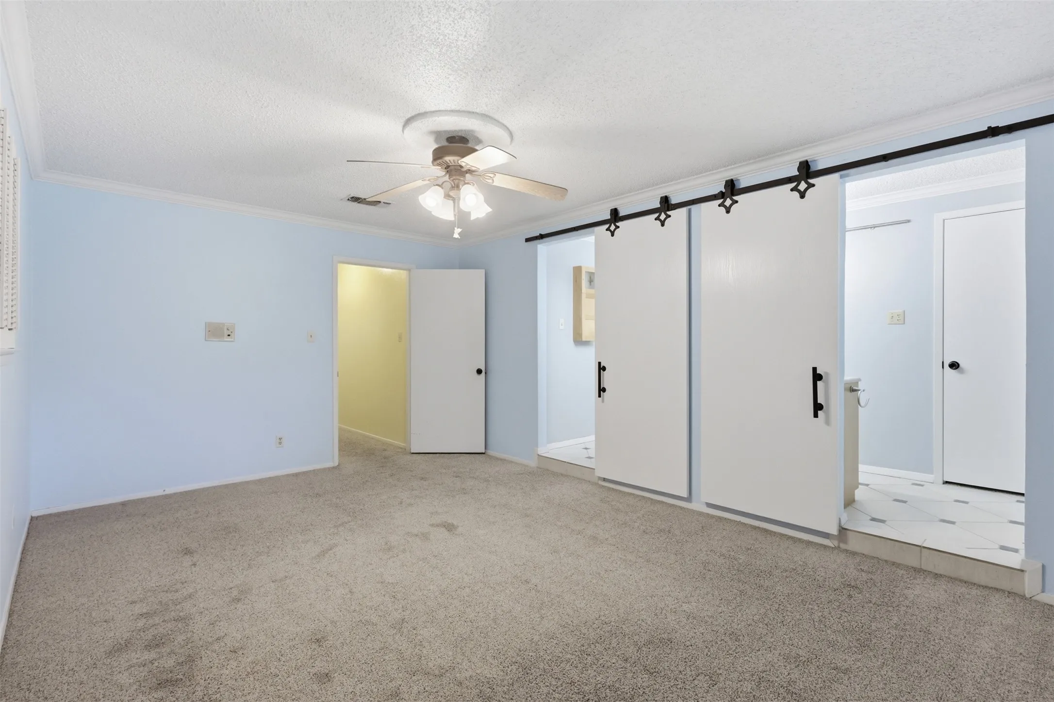 Single Family Residence For Sale in Tarrant County , 2108 Edgewood Court, Arlington, Texas 76013, 4 Bedroom, 3 Bathroom, 2 Garage spaces, 2,506 Sqft, built in 1973, mls#21261092, Real Estate Agent in Arlington, Homes For Sale in Tarrant county, Homes For Sale in Arlington, Realtor in Arlington Texas, Real Estate Brokerage Independent Realty Texas, Luminita Cordes Realtor