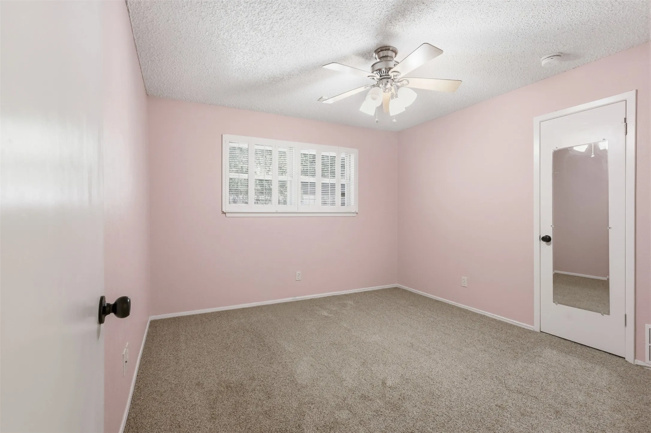 Single Family Residence For Sale in Tarrant County , 2108 Edgewood Court, Arlington, Texas 76013, 4 Bedroom, 3 Bathroom, 2 Garage spaces, 2,506 Sqft, built in 1973, mls#21261092, Real Estate Agent in Arlington, Homes For Sale in Tarrant county, Homes For Sale in Arlington, Realtor in Arlington Texas, Real Estate Brokerage Independent Realty Texas, Luminita Cordes Realtor