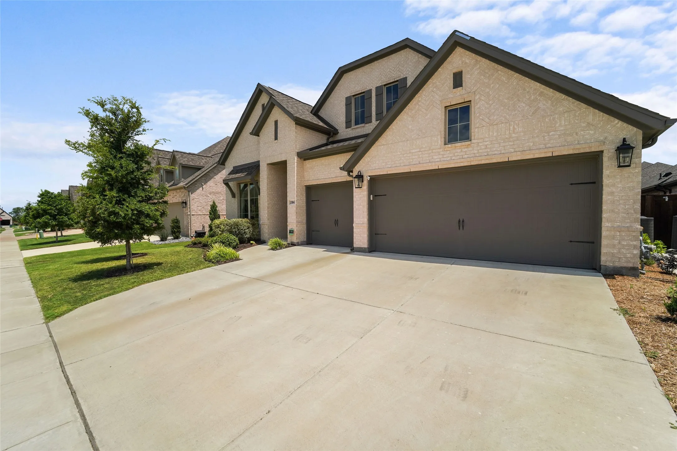 Single Family Residence For Sale in Kaufman County , 1304 Buttermere Street, Forney, Texas 75126, 4 Bedroom, 4 Bathroom, 3 Garage spaces, 2,692 Sqft, built in 2021, mls#21278882, Real Estate Agent in Forney, Homes For Sale in Kaufman county, Homes For Sale in Forney, Realtor in Forney Texas, Real Estate Brokerage Independent Realty Texas, Luminita Cordes Realtor