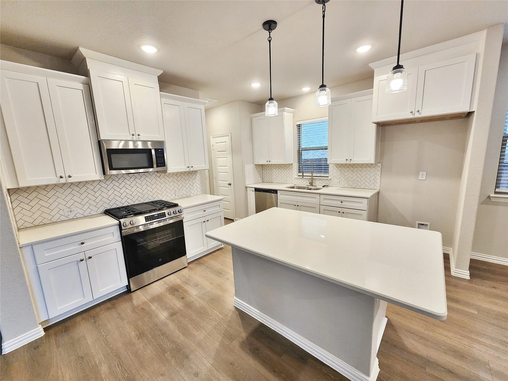 Single Family Residence For Sale in Kaufman County , 3936 Chesapeake Lane, Forney, Texas 75114, 4 Bedroom, 3 Bathroom, 2 Garage spaces, 2,280 Sqft, built in 2021, mls#21278889, Real Estate Agent in Forney, Homes For Sale in Kaufman county, Homes For Sale in Forney, Realtor in Forney Texas, Real Estate Brokerage Independent Realty Texas, Luminita Cordes Realtor