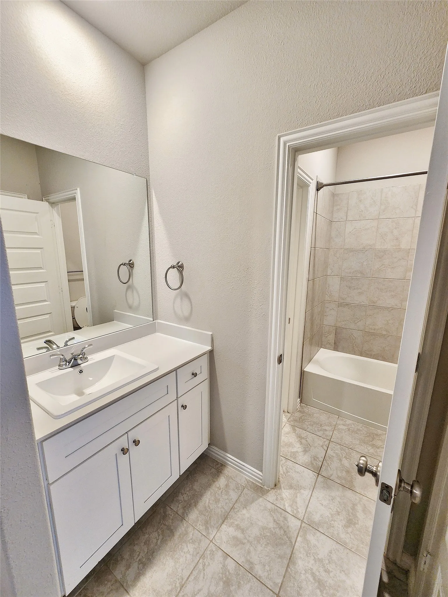 Single Family Residence For Sale in Kaufman County , 3936 Chesapeake Lane, Forney, Texas 75114, 4 Bedroom, 3 Bathroom, 2 Garage spaces, 2,280 Sqft, built in 2021, mls#21278889, Real Estate Agent in Forney, Homes For Sale in Kaufman county, Homes For Sale in Forney, Realtor in Forney Texas, Real Estate Brokerage Independent Realty Texas, Luminita Cordes Realtor