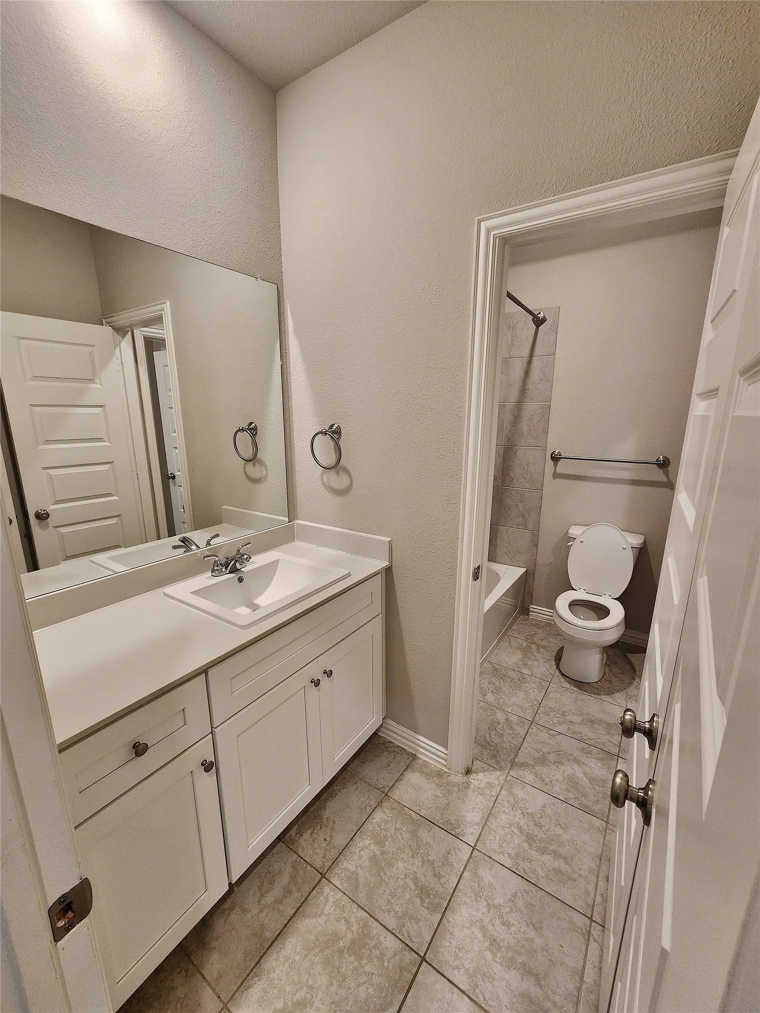Single Family Residence For Sale in Kaufman County , 3936 Chesapeake Lane, Forney, Texas 75114, 4 Bedroom, 3 Bathroom, 2 Garage spaces, 2,280 Sqft, built in 2021, mls#21278889, Real Estate Agent in Forney, Homes For Sale in Kaufman county, Homes For Sale in Forney, Realtor in Forney Texas, Real Estate Brokerage Independent Realty Texas, Luminita Cordes Realtor