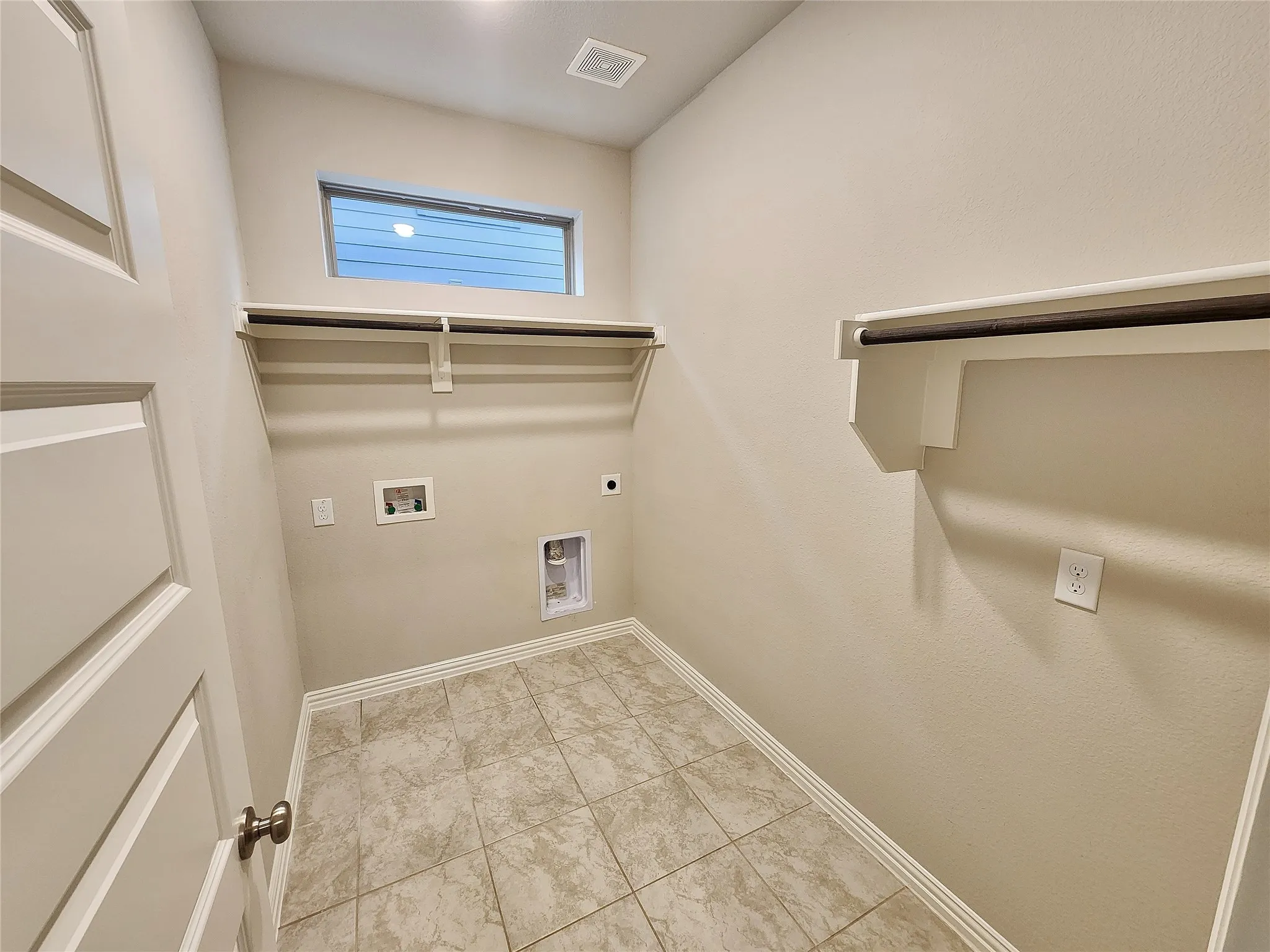 Single Family Residence For Sale in Kaufman County , 3936 Chesapeake Lane, Forney, Texas 75114, 4 Bedroom, 3 Bathroom, 2 Garage spaces, 2,280 Sqft, built in 2021, mls#21278889, Real Estate Agent in Forney, Homes For Sale in Kaufman county, Homes For Sale in Forney, Realtor in Forney Texas, Real Estate Brokerage Independent Realty Texas, Luminita Cordes Realtor