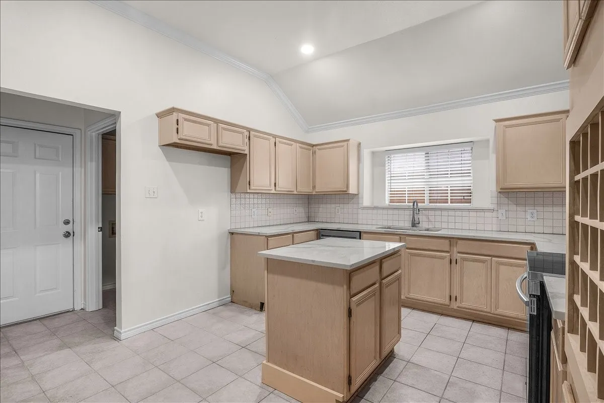 Single Family Residence For Sale in Dallas County , 3314 Suzanne Drive, Rowlett, Texas 75088, 4 Bedroom, 3 Bathroom, 2 Garage spaces, 2,281 Sqft, built in 1991, mls#21278812, Real Estate Agent in Rowlett, Homes For Sale in Dallas county, Homes For Sale in Rowlett, Realtor in Rowlett Texas, Real Estate Brokerage Independent Realty Texas, Luminita Cordes Realtor