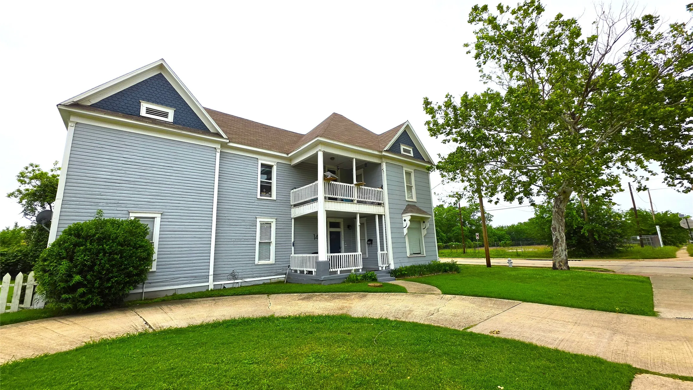 Triplex For Rent in Denton County , 145 N Kealy Street 2, Lewisville, Texas 75057, 1 Bedroom, 1 Bathroom, Garage spaces, 700 Sqft, built in 1905, Price $1,450, mls#21278902, Real Estate Agent in Lewisville, Homes For Rent in Denton county, Homes For Rent in Lewisville, Realtor in Lewisville Texas, Real Estate Brokerage Independent Realty Texas, Luminita Cordes Realtor