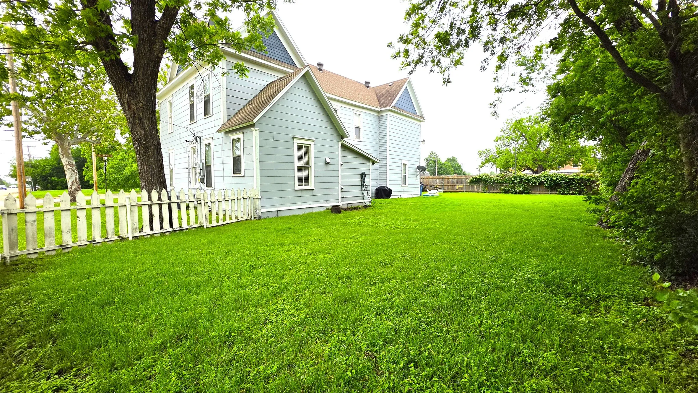 Triplex For Rent in Denton County , 145 N Kealy Street 2, Lewisville, Texas 75057, 1 Bedroom, 1 Bathroom, Garage spaces, 700 Sqft, built in 1905, Price $1,450, mls#21278902, Real Estate Agent in Lewisville, Homes For Rent in Denton county, Homes For Rent in Lewisville, Realtor in Lewisville Texas, Real Estate Brokerage Independent Realty Texas, Luminita Cordes Realtor