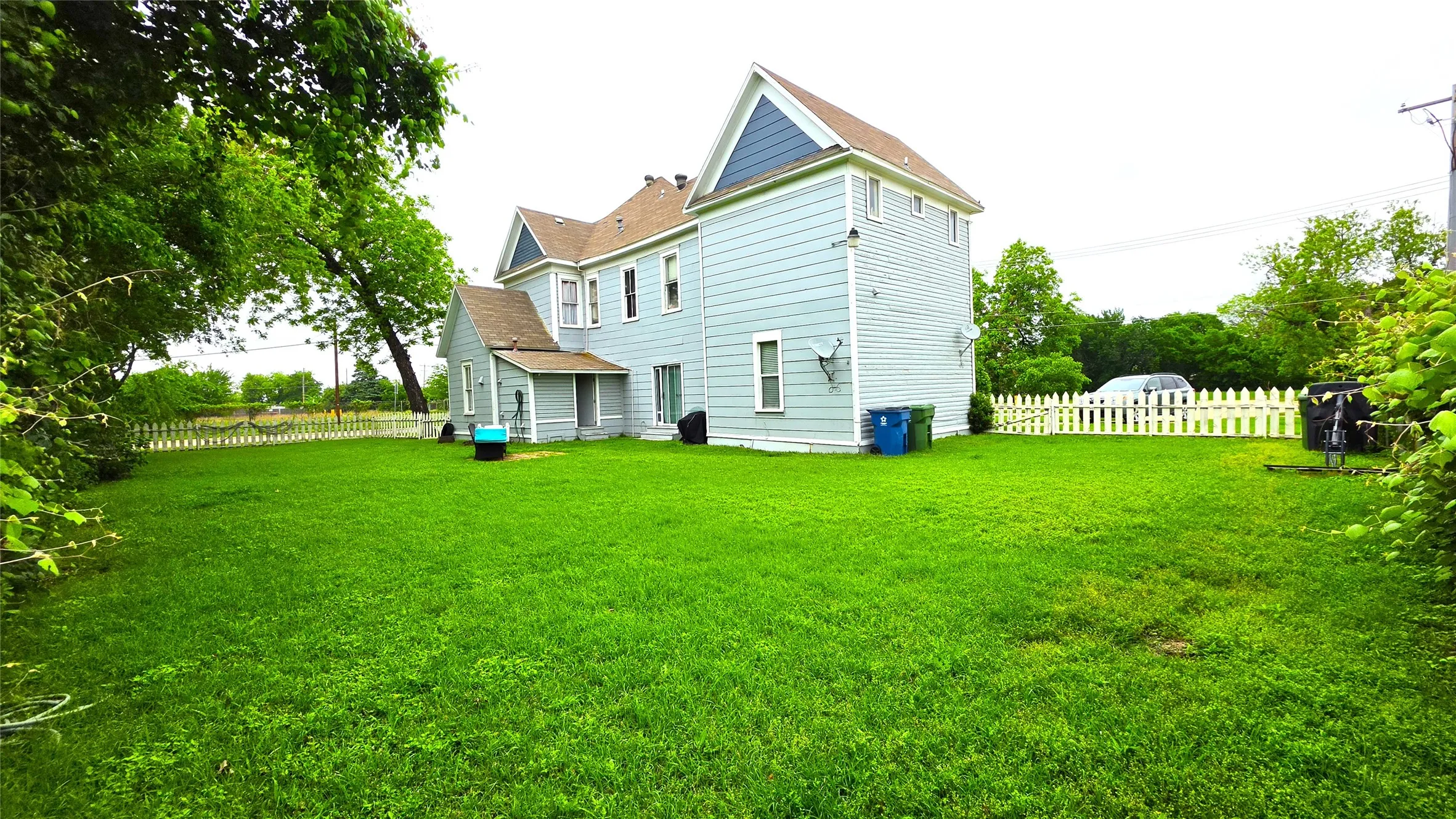 Triplex For Rent in Denton County , 145 N Kealy Street 2, Lewisville, Texas 75057, 1 Bedroom, 1 Bathroom, Garage spaces, 700 Sqft, built in 1905, Price $1,450, mls#21278902, Real Estate Agent in Lewisville, Homes For Rent in Denton county, Homes For Rent in Lewisville, Realtor in Lewisville Texas, Real Estate Brokerage Independent Realty Texas, Luminita Cordes Realtor