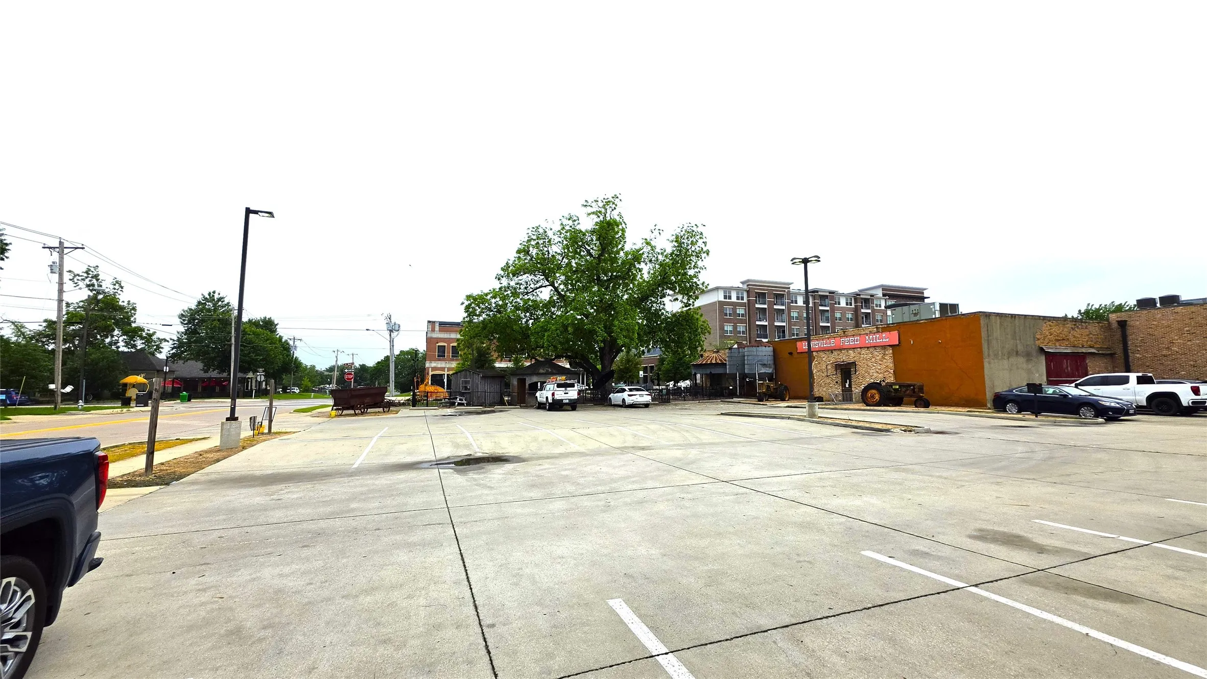 Triplex For Rent in Denton County , 145 N Kealy Street 2, Lewisville, Texas 75057, 1 Bedroom, 1 Bathroom, Garage spaces, 700 Sqft, built in 1905, Price $1,450, mls#21278902, Real Estate Agent in Lewisville, Homes For Rent in Denton county, Homes For Rent in Lewisville, Realtor in Lewisville Texas, Real Estate Brokerage Independent Realty Texas, Luminita Cordes Realtor