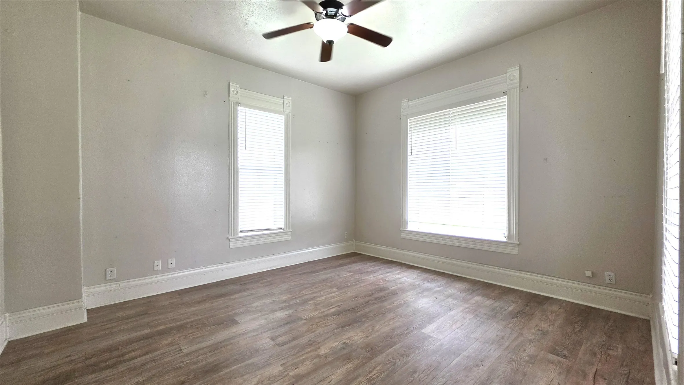 Triplex For Rent in Denton County , 145 N Kealy Street 2, Lewisville, Texas 75057, 1 Bedroom, 1 Bathroom, Garage spaces, 700 Sqft, built in 1905, Price $1,450, mls#21278902, Real Estate Agent in Lewisville, Homes For Rent in Denton county, Homes For Rent in Lewisville, Realtor in Lewisville Texas, Real Estate Brokerage Independent Realty Texas, Luminita Cordes Realtor