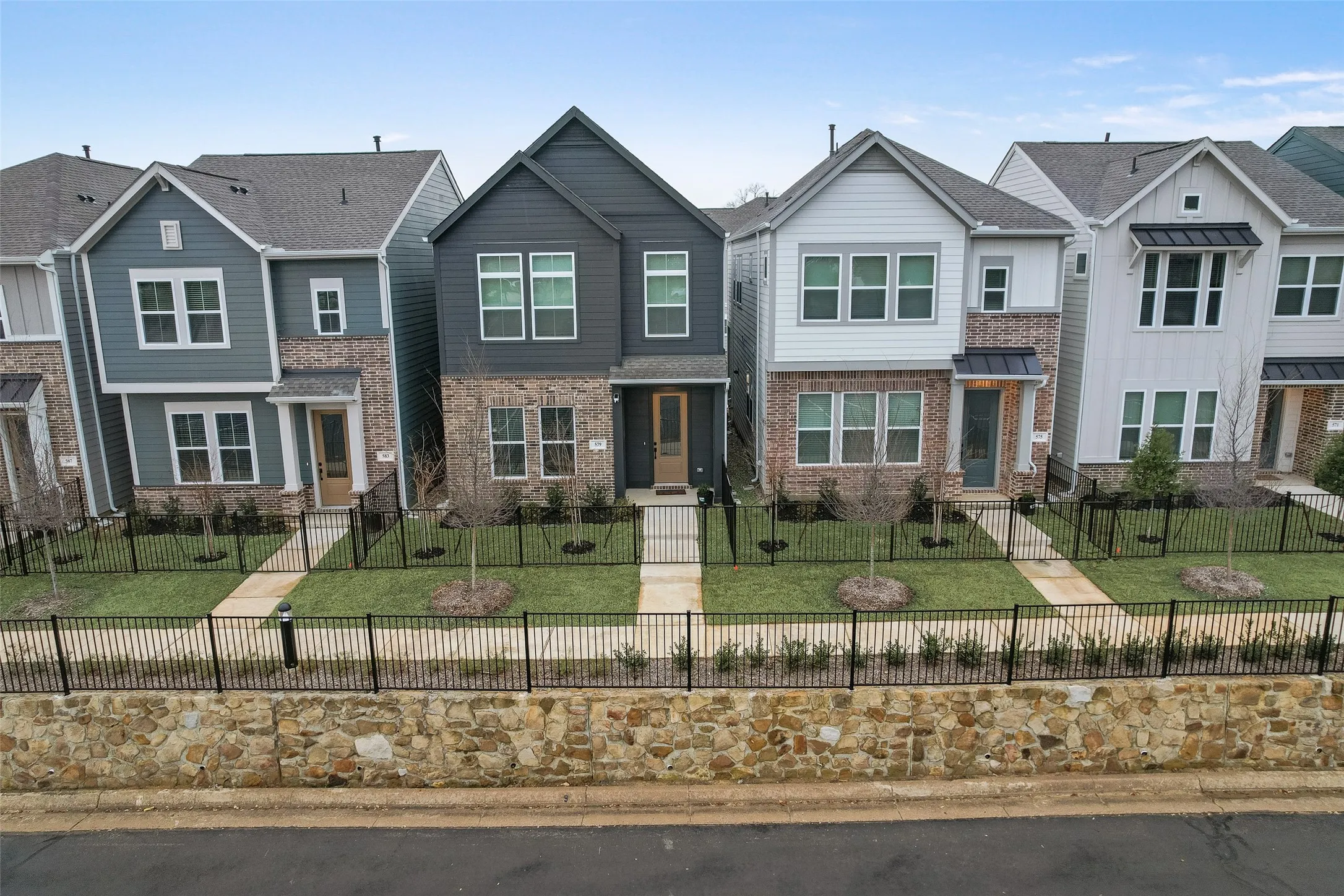 Single Family Residence For Rent in Tarrant County , 530 Mission Trail B3B, Arlington, Texas 76010, 2 Bedroom, 3 Bathroom, 2 Garage spaces, 1,900 Sqft, built in 2023, mls#21278909, Real Estate Agent in Arlington, Homes For Rent in Tarrant county, Homes For Rent in Arlington, Realtor in Arlington Texas, Real Estate Brokerage Independent Realty Texas, Luminita Cordes Realtor
