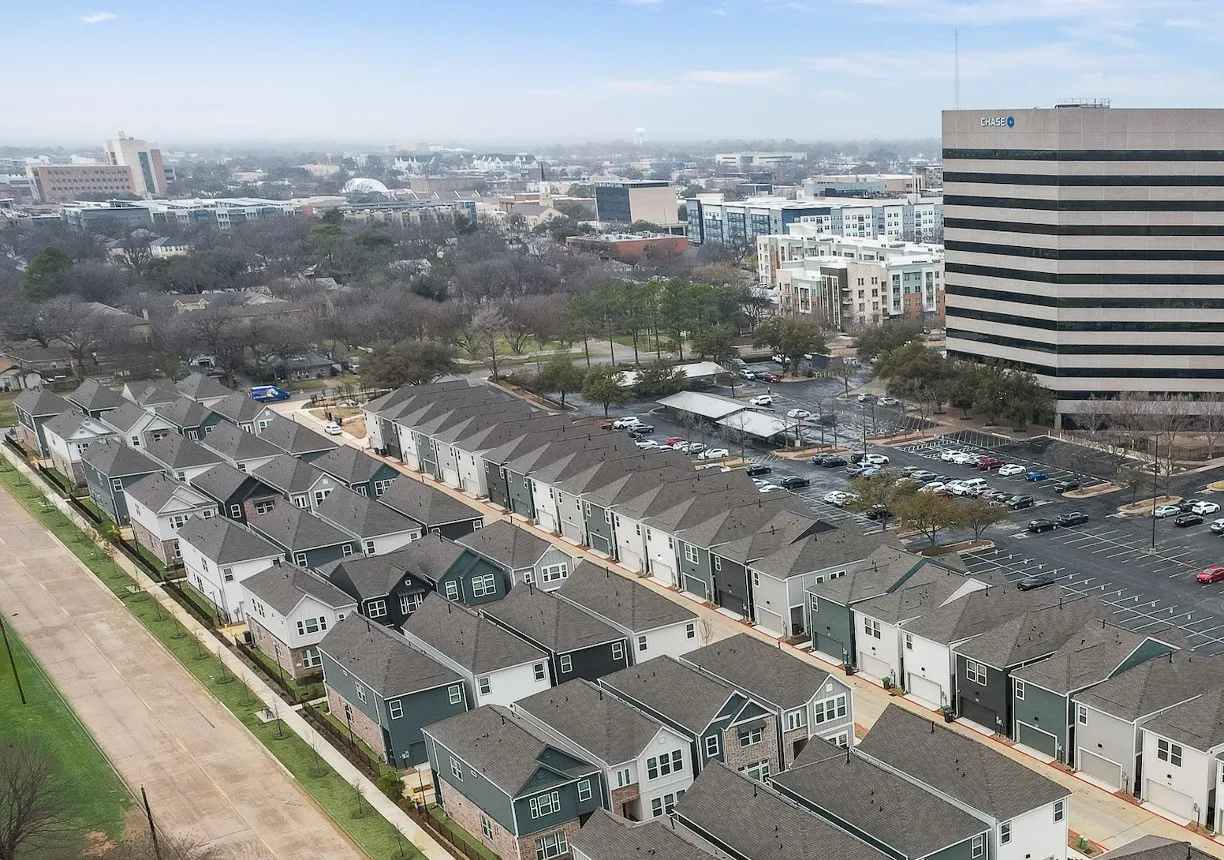 Single Family Residence For Rent in Tarrant County , 530 Mission Trail B3B, Arlington, Texas 76010, 2 Bedroom, 3 Bathroom, 2 Garage spaces, 1,900 Sqft, built in 2023, mls#21278909, Real Estate Agent in Arlington, Homes For Rent in Tarrant county, Homes For Rent in Arlington, Realtor in Arlington Texas, Real Estate Brokerage Independent Realty Texas, Luminita Cordes Realtor