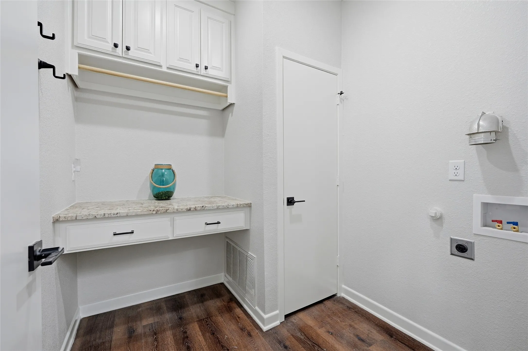 Single Family Residence For Sale in Grayson County , 125 Greenway Bend, Pottsboro, Texas 75076, 3 Bedroom, 4 Bathroom, 2 Garage spaces, 2,554 Sqft, built in 1986, mls#21272408, Real Estate Agent in Pottsboro, Homes For Sale in Grayson county, Homes For Sale in Pottsboro, Realtor in Pottsboro Texas, Real Estate Brokerage Independent Realty Texas, Luminita Cordes Realtor