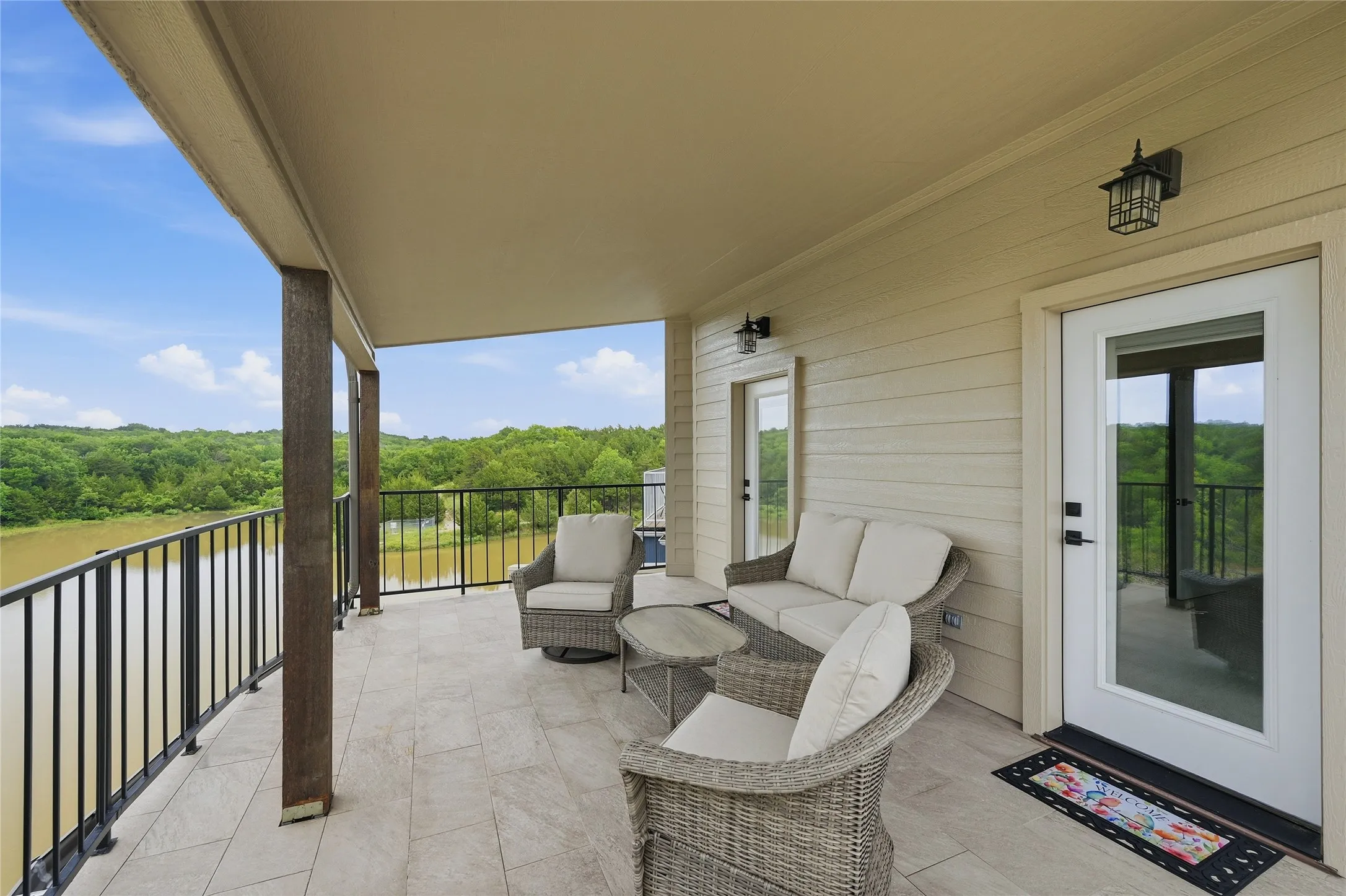 Single Family Residence For Sale in Grayson County , 125 Greenway Bend, Pottsboro, Texas 75076, 3 Bedroom, 4 Bathroom, 2 Garage spaces, 2,554 Sqft, built in 1986, mls#21272408, Real Estate Agent in Pottsboro, Homes For Sale in Grayson county, Homes For Sale in Pottsboro, Realtor in Pottsboro Texas, Real Estate Brokerage Independent Realty Texas, Luminita Cordes Realtor