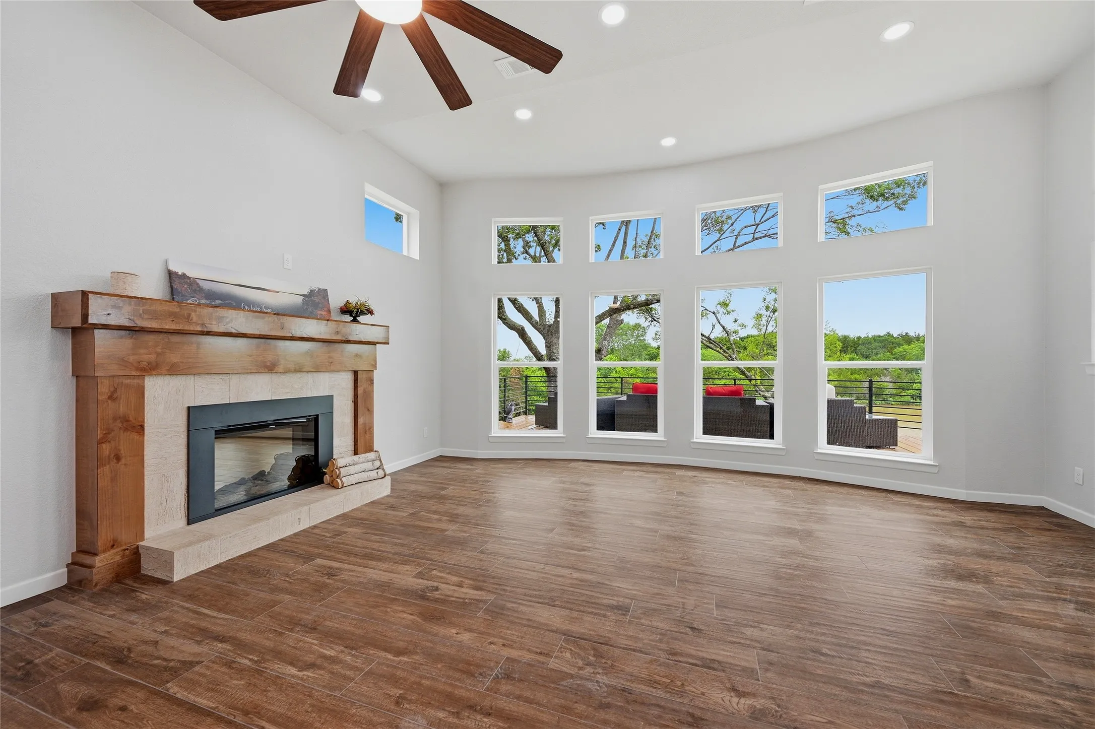 Single Family Residence For Sale in Grayson County , 125 Greenway Bend, Pottsboro, Texas 75076, 3 Bedroom, 4 Bathroom, 2 Garage spaces, 2,554 Sqft, built in 1986, mls#21272408, Real Estate Agent in Pottsboro, Homes For Sale in Grayson county, Homes For Sale in Pottsboro, Realtor in Pottsboro Texas, Real Estate Brokerage Independent Realty Texas, Luminita Cordes Realtor