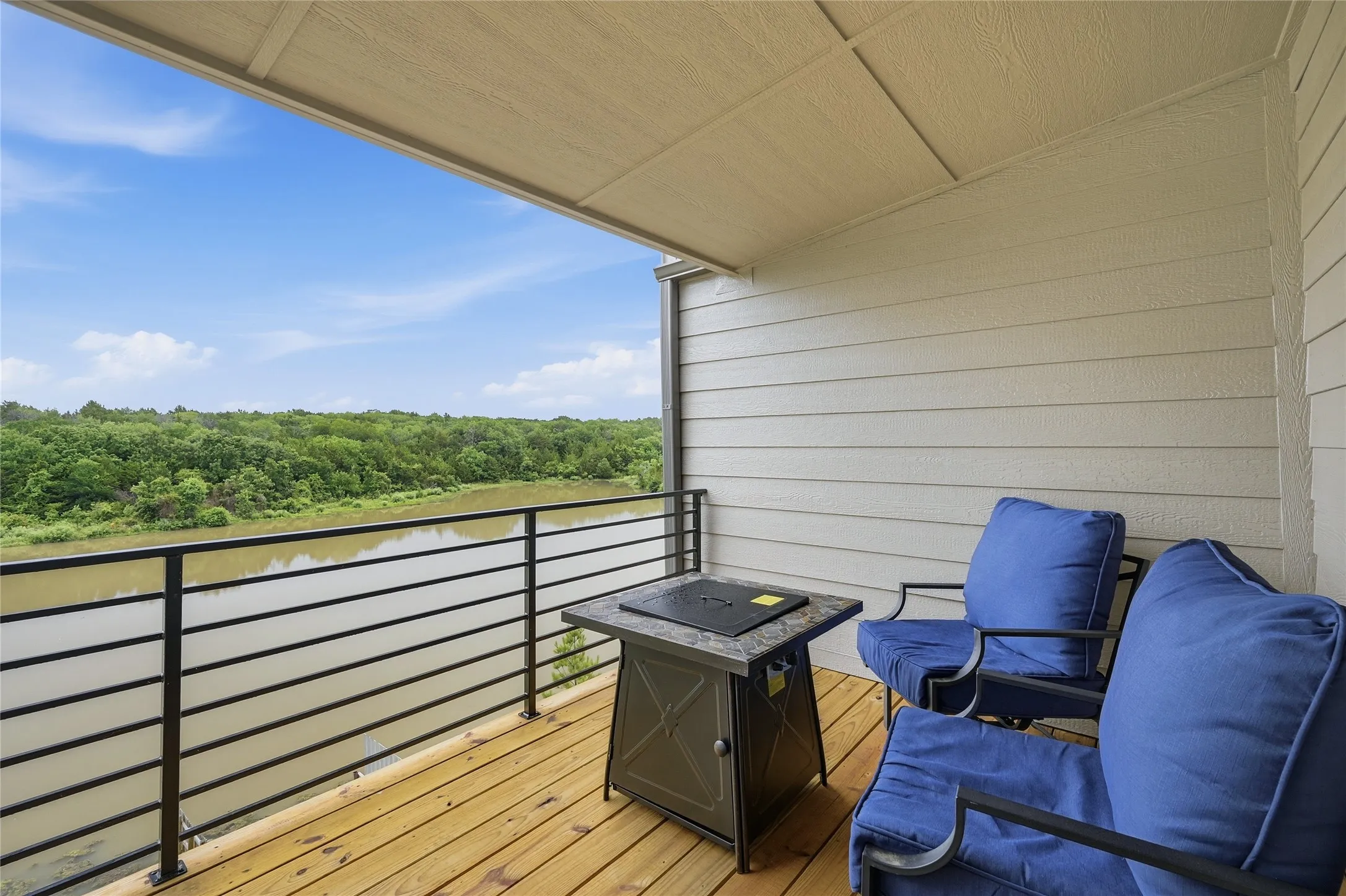 Single Family Residence For Sale in Grayson County , 125 Greenway Bend, Pottsboro, Texas 75076, 3 Bedroom, 4 Bathroom, 2 Garage spaces, 2,554 Sqft, built in 1986, mls#21272408, Real Estate Agent in Pottsboro, Homes For Sale in Grayson county, Homes For Sale in Pottsboro, Realtor in Pottsboro Texas, Real Estate Brokerage Independent Realty Texas, Luminita Cordes Realtor