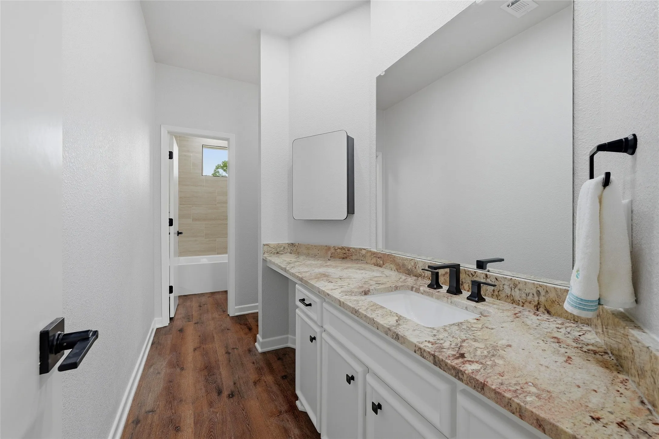 Single Family Residence For Sale in Grayson County , 125 Greenway Bend, Pottsboro, Texas 75076, 3 Bedroom, 4 Bathroom, 2 Garage spaces, 2,554 Sqft, built in 1986, mls#21272408, Real Estate Agent in Pottsboro, Homes For Sale in Grayson county, Homes For Sale in Pottsboro, Realtor in Pottsboro Texas, Real Estate Brokerage Independent Realty Texas, Luminita Cordes Realtor