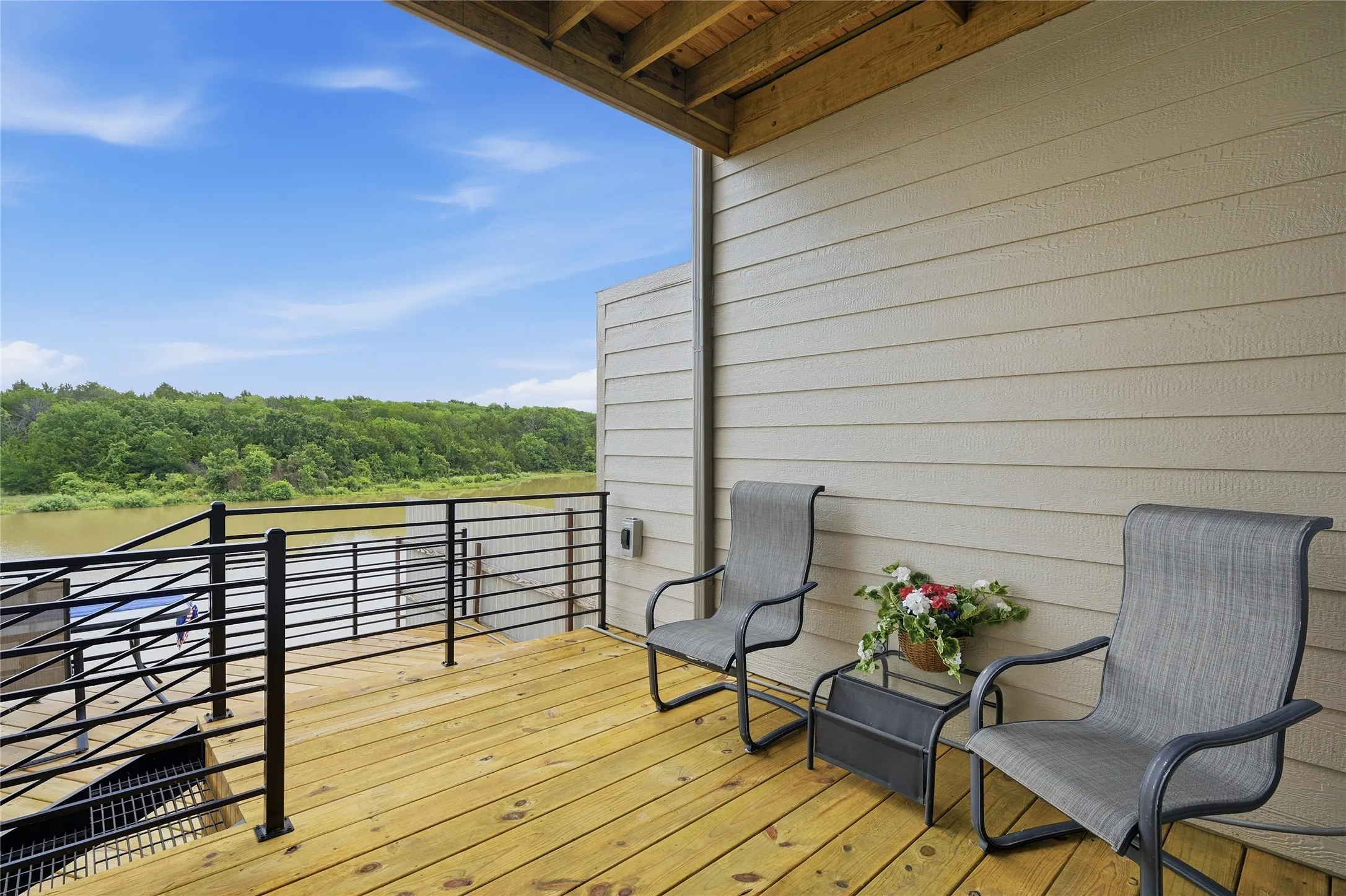 Single Family Residence For Sale in Grayson County , 125 Greenway Bend, Pottsboro, Texas 75076, 3 Bedroom, 4 Bathroom, 2 Garage spaces, 2,554 Sqft, built in 1986, mls#21272408, Real Estate Agent in Pottsboro, Homes For Sale in Grayson county, Homes For Sale in Pottsboro, Realtor in Pottsboro Texas, Real Estate Brokerage Independent Realty Texas, Luminita Cordes Realtor