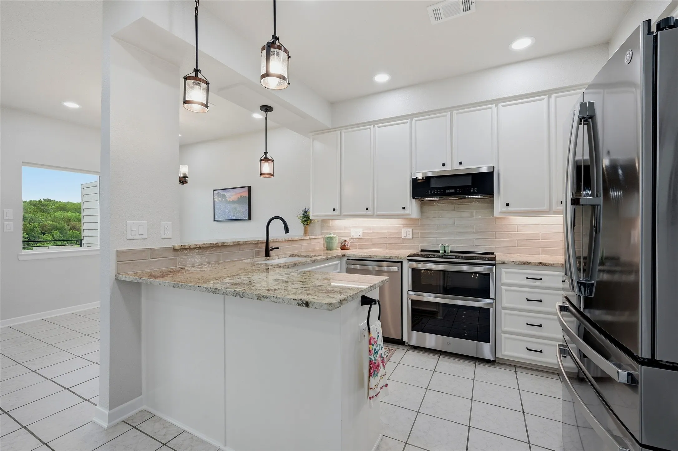 Single Family Residence For Sale in Grayson County , 125 Greenway Bend, Pottsboro, Texas 75076, 3 Bedroom, 4 Bathroom, 2 Garage spaces, 2,554 Sqft, built in 1986, mls#21272408, Real Estate Agent in Pottsboro, Homes For Sale in Grayson county, Homes For Sale in Pottsboro, Realtor in Pottsboro Texas, Real Estate Brokerage Independent Realty Texas, Luminita Cordes Realtor