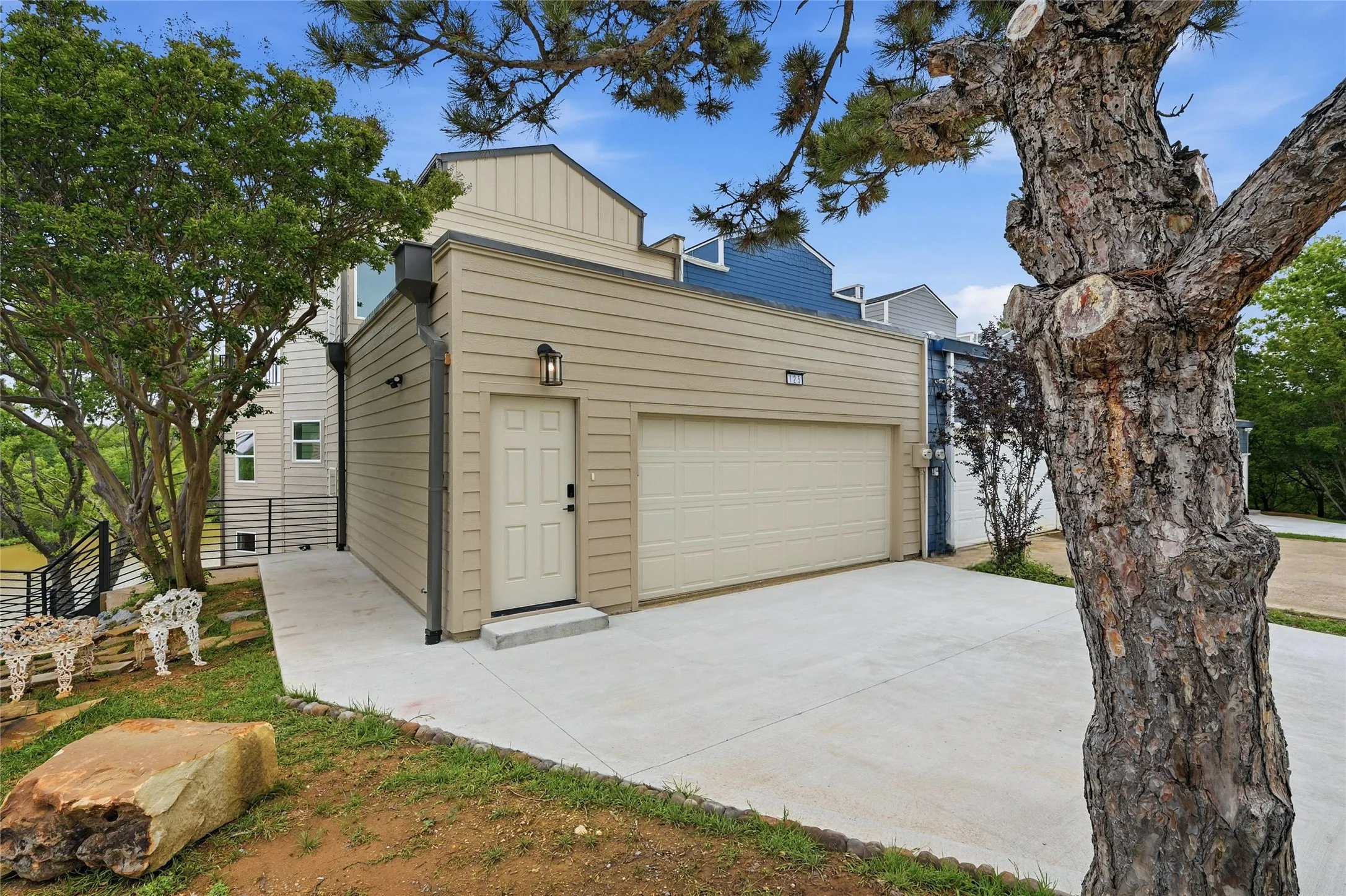 Single Family Residence For Sale in Grayson County , 125 Greenway Bend, Pottsboro, Texas 75076, 3 Bedroom, 4 Bathroom, 2 Garage spaces, 2,554 Sqft, built in 1986, mls#21272408, Real Estate Agent in Pottsboro, Homes For Sale in Grayson county, Homes For Sale in Pottsboro, Realtor in Pottsboro Texas, Real Estate Brokerage Independent Realty Texas, Luminita Cordes Realtor