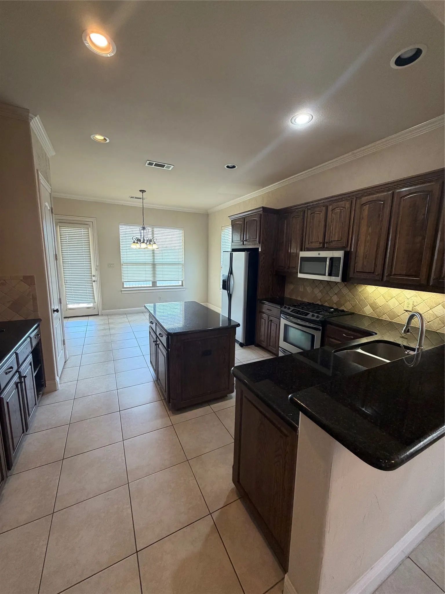 Single Family Residence For Rent in Rockwall County , 809 S Alamo Road, Rockwall, Texas 75087, 3 Bedroom, 3 Bathroom, 2 Garage spaces, 2,045 Sqft, built in 2007, mls#21278920, Real Estate Agent in Rockwall, Homes For Rent in Rockwall county, Homes For Rent in Rockwall, Realtor in Rockwall Texas, Real Estate Brokerage Independent Realty Texas, Luminita Cordes Realtor