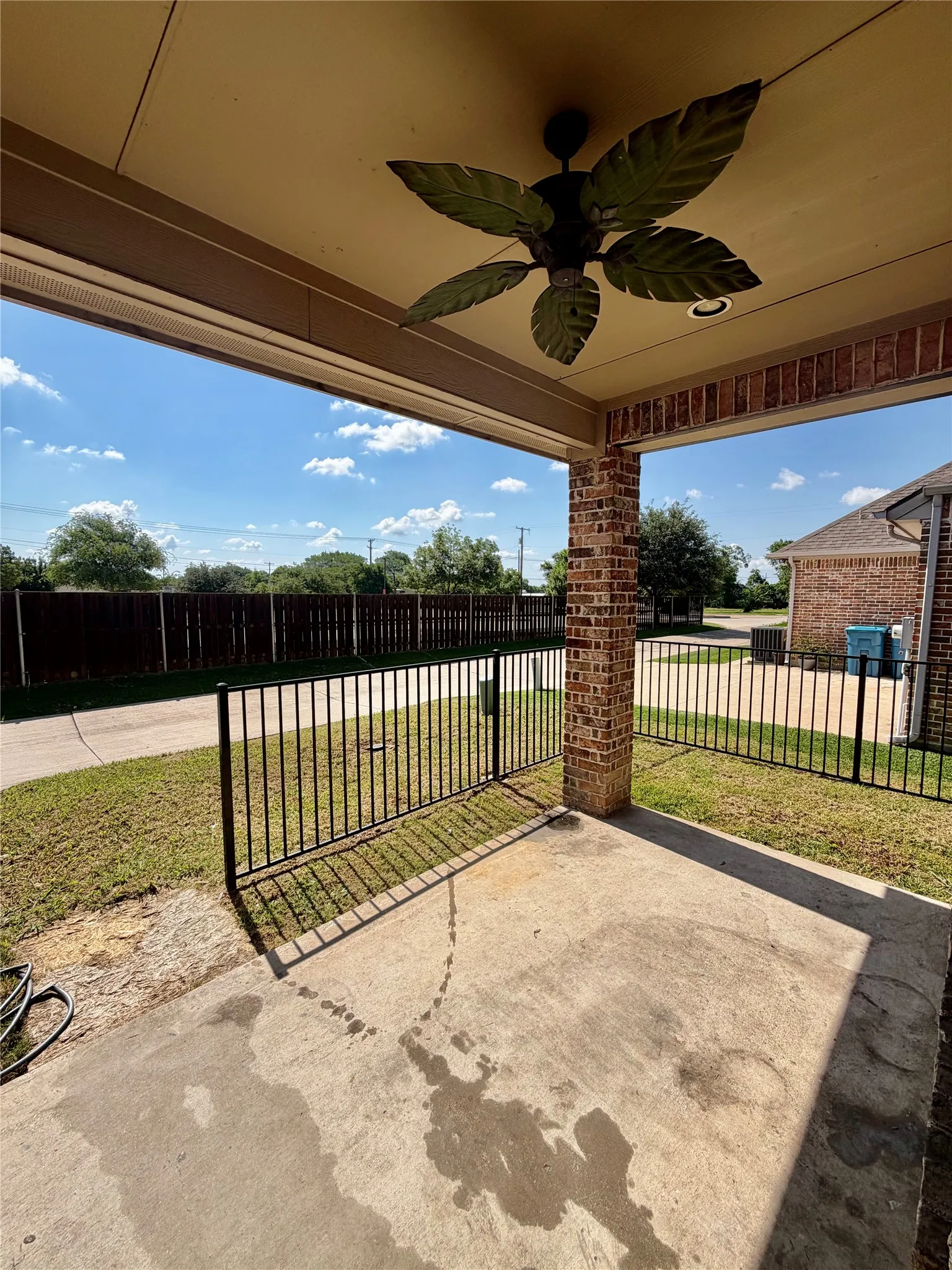 Single Family Residence For Rent in Rockwall County , 809 S Alamo Road, Rockwall, Texas 75087, 3 Bedroom, 3 Bathroom, 2 Garage spaces, 2,045 Sqft, built in 2007, mls#21278920, Real Estate Agent in Rockwall, Homes For Rent in Rockwall county, Homes For Rent in Rockwall, Realtor in Rockwall Texas, Real Estate Brokerage Independent Realty Texas, Luminita Cordes Realtor