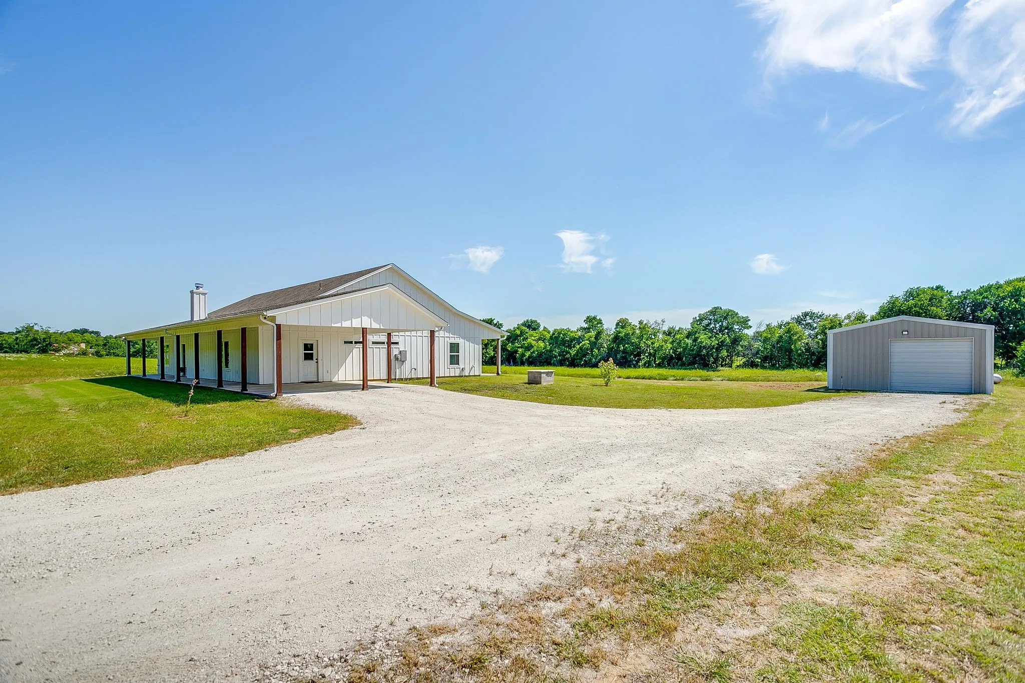 Single Family Residence For Sale in Johnson County , 13901 County Road 102, Grandview, Texas 76050, 3 Bedroom, 2 Bathroom, Garage spaces, 2,266 Sqft, built in 2023, mls#21278231, Real Estate Agent in Grandview, Homes For Sale in Johnson county, Homes For Sale in Grandview, Realtor in Grandview Texas, Real Estate Brokerage Independent Realty Texas, Luminita Cordes Realtor