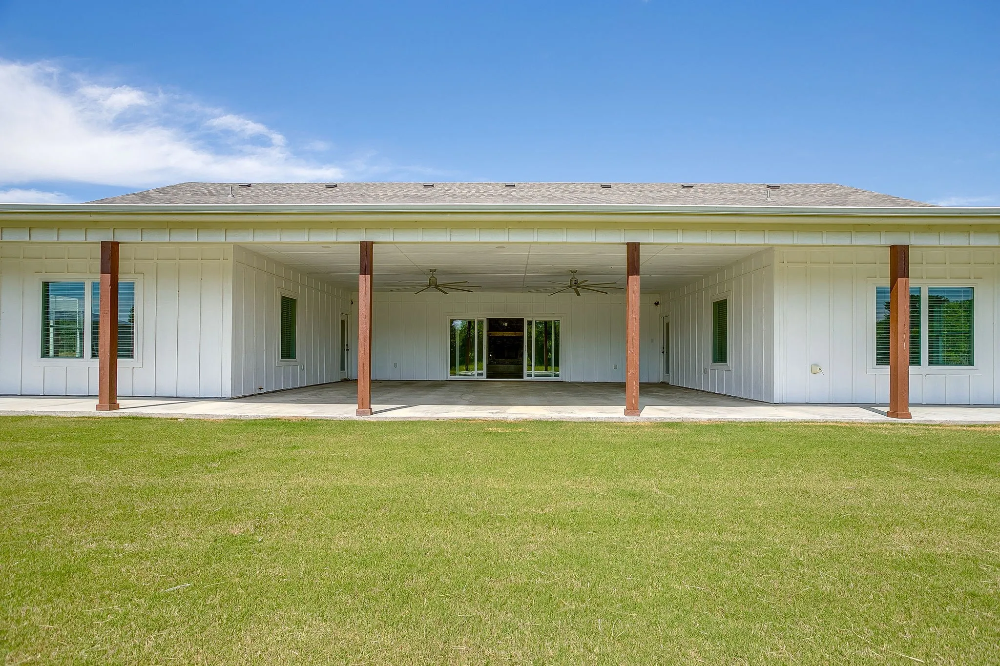 Single Family Residence For Sale in Johnson County , 13901 County Road 102, Grandview, Texas 76050, 3 Bedroom, 2 Bathroom, Garage spaces, 2,266 Sqft, built in 2023, mls#21278231, Real Estate Agent in Grandview, Homes For Sale in Johnson county, Homes For Sale in Grandview, Realtor in Grandview Texas, Real Estate Brokerage Independent Realty Texas, Luminita Cordes Realtor