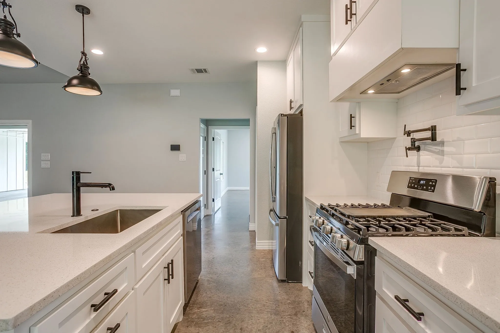 Single Family Residence For Sale in Johnson County , 13901 County Road 102, Grandview, Texas 76050, 3 Bedroom, 2 Bathroom, Garage spaces, 2,266 Sqft, built in 2023, mls#21278231, Real Estate Agent in Grandview, Homes For Sale in Johnson county, Homes For Sale in Grandview, Realtor in Grandview Texas, Real Estate Brokerage Independent Realty Texas, Luminita Cordes Realtor