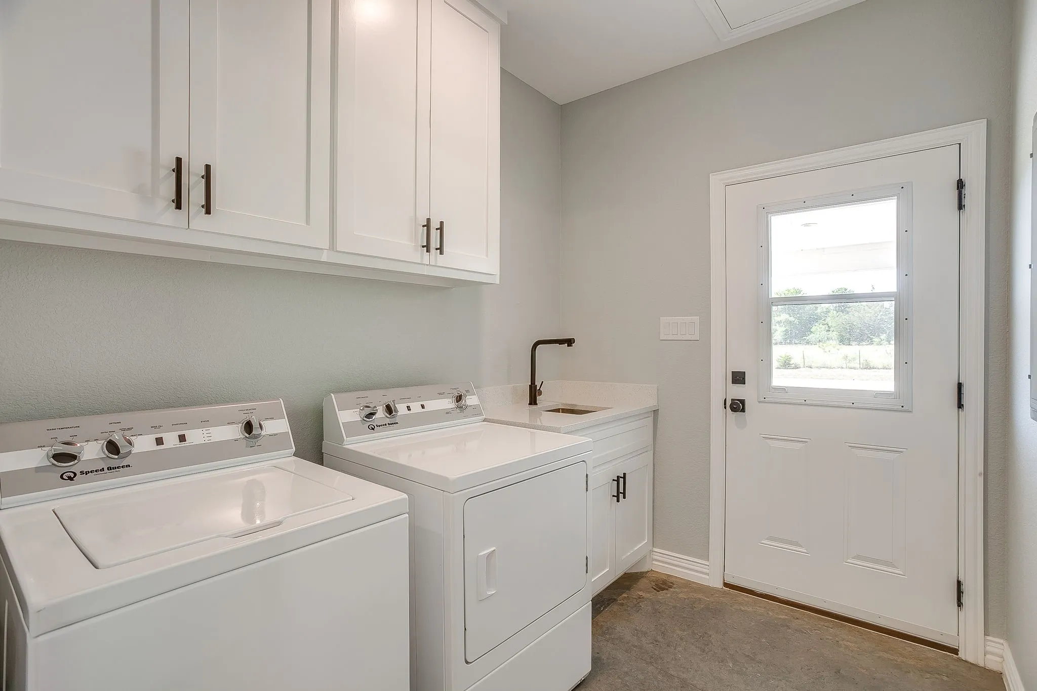 Single Family Residence For Sale in Johnson County , 13901 County Road 102, Grandview, Texas 76050, 3 Bedroom, 2 Bathroom, Garage spaces, 2,266 Sqft, built in 2023, mls#21278231, Real Estate Agent in Grandview, Homes For Sale in Johnson county, Homes For Sale in Grandview, Realtor in Grandview Texas, Real Estate Brokerage Independent Realty Texas, Luminita Cordes Realtor