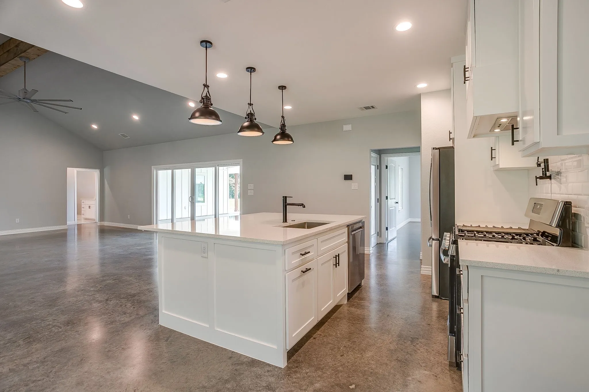 Single Family Residence For Sale in Johnson County , 13901 County Road 102, Grandview, Texas 76050, 3 Bedroom, 2 Bathroom, Garage spaces, 2,266 Sqft, built in 2023, mls#21278231, Real Estate Agent in Grandview, Homes For Sale in Johnson county, Homes For Sale in Grandview, Realtor in Grandview Texas, Real Estate Brokerage Independent Realty Texas, Luminita Cordes Realtor