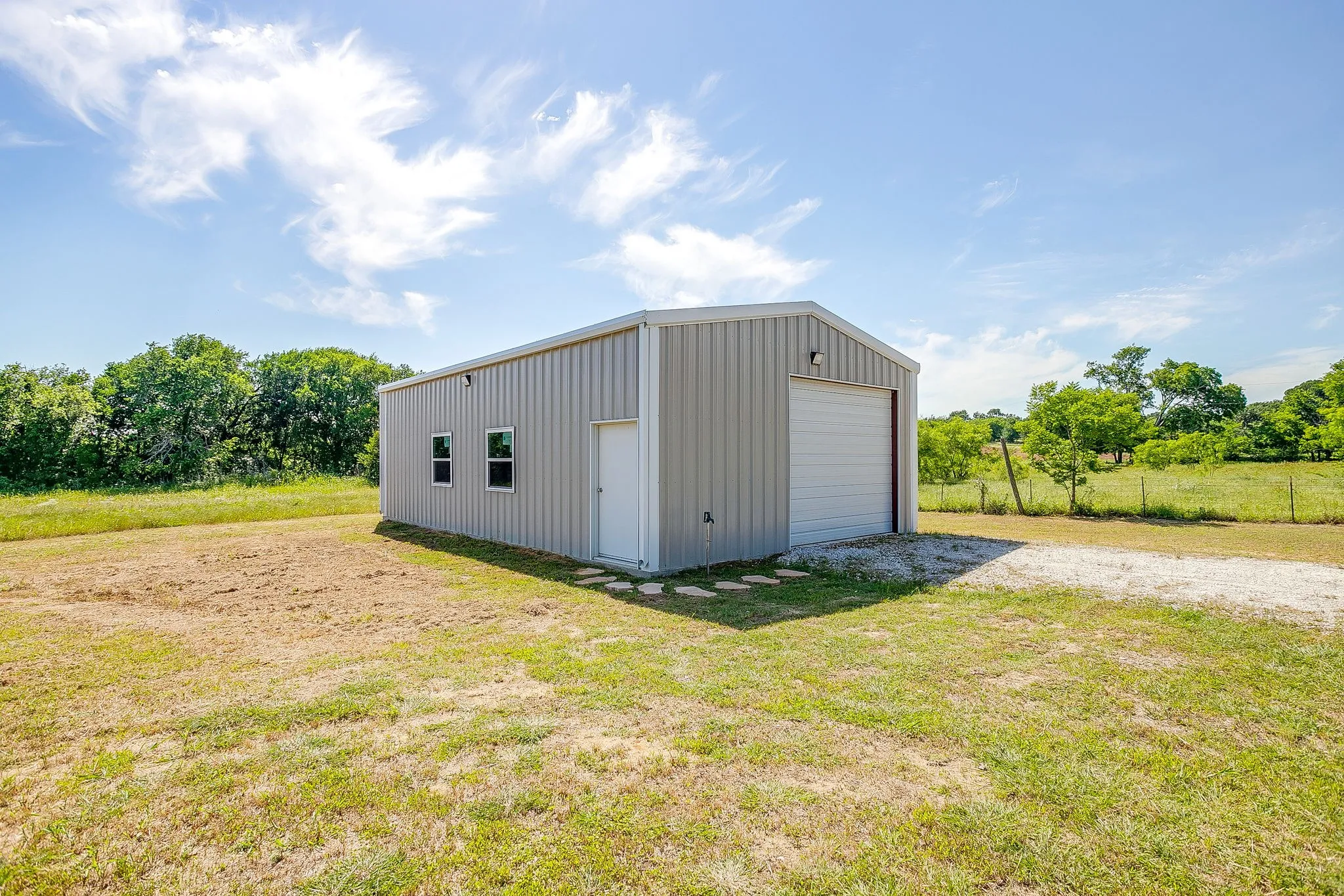 Single Family Residence For Sale in Johnson County , 13901 County Road 102, Grandview, Texas 76050, 3 Bedroom, 2 Bathroom, Garage spaces, 2,266 Sqft, built in 2023, mls#21278231, Real Estate Agent in Grandview, Homes For Sale in Johnson county, Homes For Sale in Grandview, Realtor in Grandview Texas, Real Estate Brokerage Independent Realty Texas, Luminita Cordes Realtor