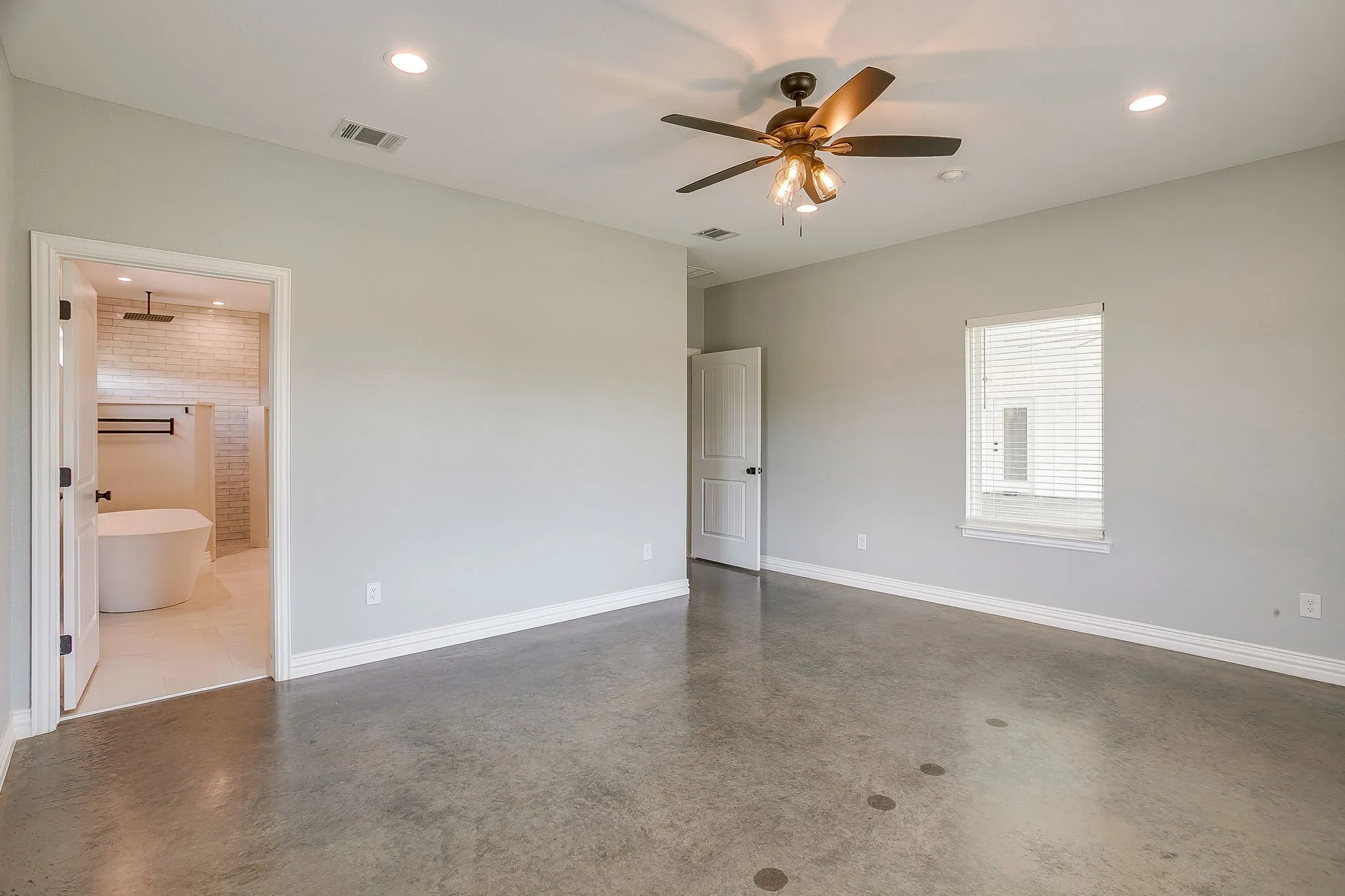 Single Family Residence For Sale in Johnson County , 13901 County Road 102, Grandview, Texas 76050, 3 Bedroom, 2 Bathroom, Garage spaces, 2,266 Sqft, built in 2023, mls#21278231, Real Estate Agent in Grandview, Homes For Sale in Johnson county, Homes For Sale in Grandview, Realtor in Grandview Texas, Real Estate Brokerage Independent Realty Texas, Luminita Cordes Realtor