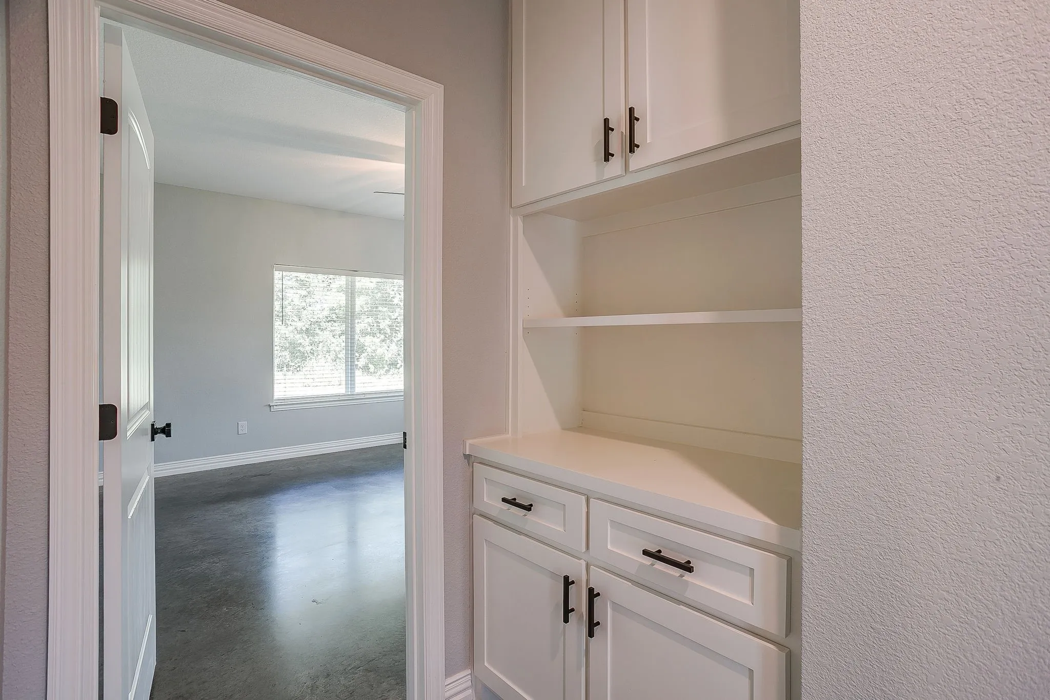 Built in nook and desk in hallway between bedrooms