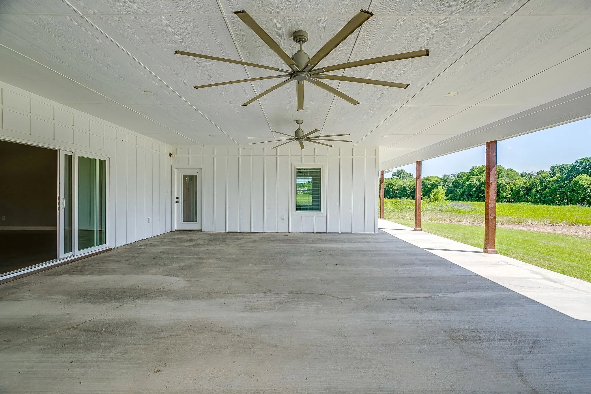 Single Family Residence For Sale in Johnson County , 13901 County Road 102, Grandview, Texas 76050, 3 Bedroom, 2 Bathroom, Garage spaces, 2,266 Sqft, built in 2023, mls#21278231, Real Estate Agent in Grandview, Homes For Sale in Johnson county, Homes For Sale in Grandview, Realtor in Grandview Texas, Real Estate Brokerage Independent Realty Texas, Luminita Cordes Realtor