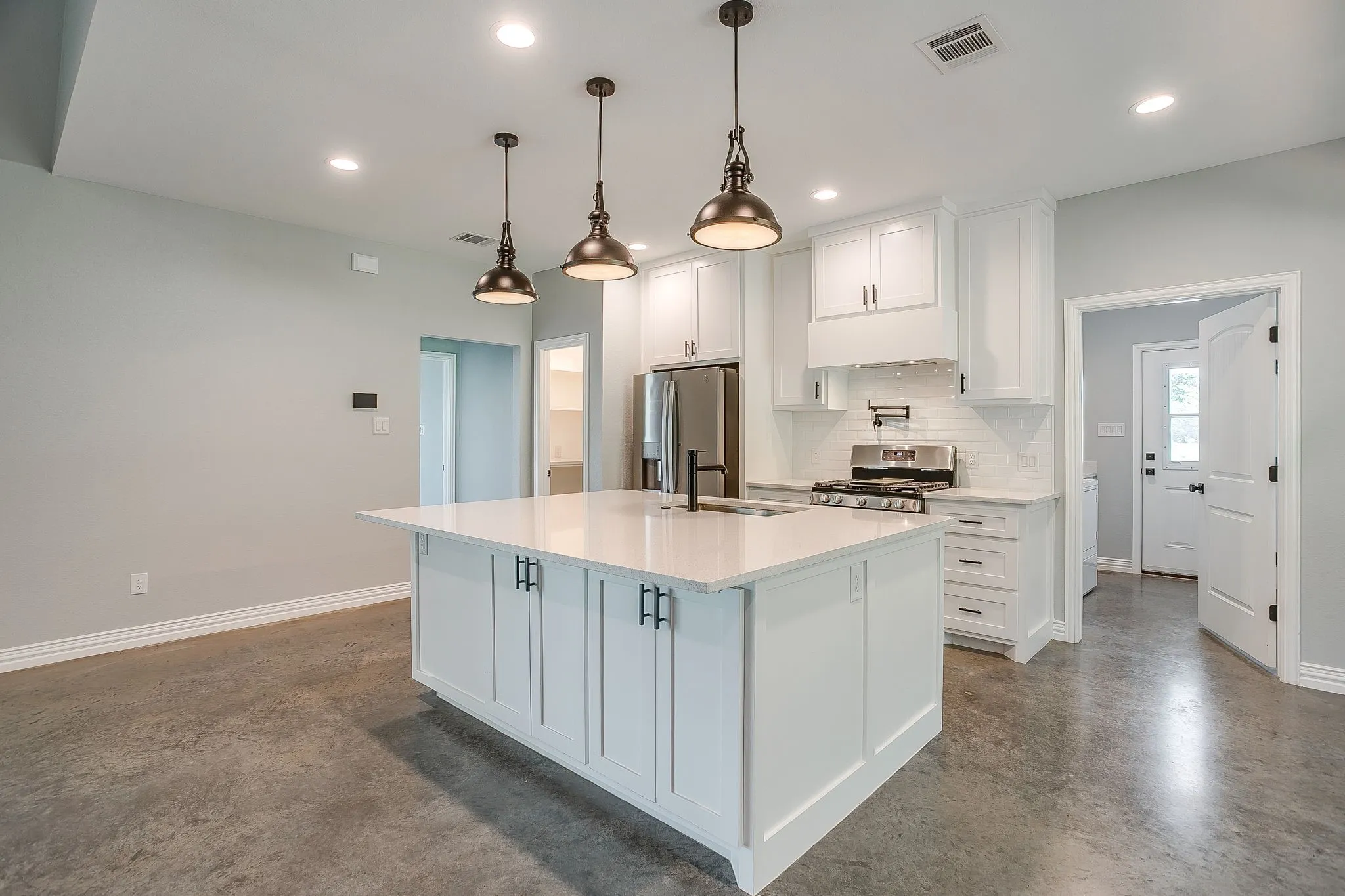 Single Family Residence For Sale in Johnson County , 13901 County Road 102, Grandview, Texas 76050, 3 Bedroom, 2 Bathroom, Garage spaces, 2,266 Sqft, built in 2023, mls#21278231, Real Estate Agent in Grandview, Homes For Sale in Johnson county, Homes For Sale in Grandview, Realtor in Grandview Texas, Real Estate Brokerage Independent Realty Texas, Luminita Cordes Realtor