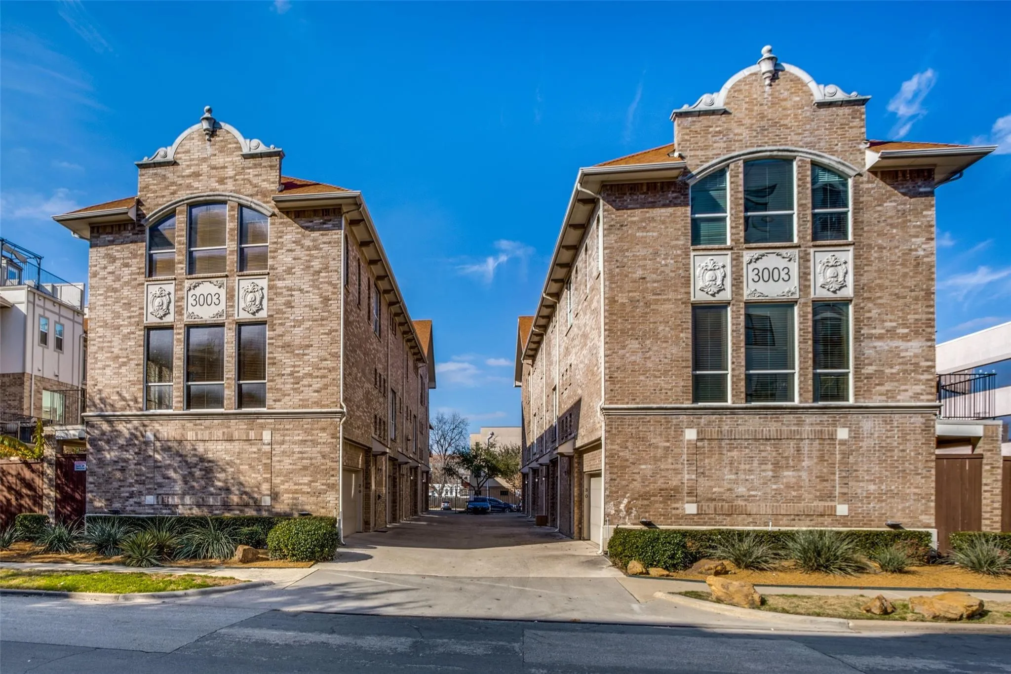 Condominium For Sale in Dallas County , 3003 Douglas Avenue 29, Dallas, Texas 75219, 2 Bedrooms, 3 Bathrooms, 1 Garage spaces, 1,587 Sqft, built in 2006, Price $425,000, mls#21264677, Real Estate Agent in Dallas, Homes For Sale in Dallas county, Homes For Sale in Dallas, Realtor in Dallas Texas, Real Estate Brokerage Independent Realty Texas, Luminita Cordes Realtor
