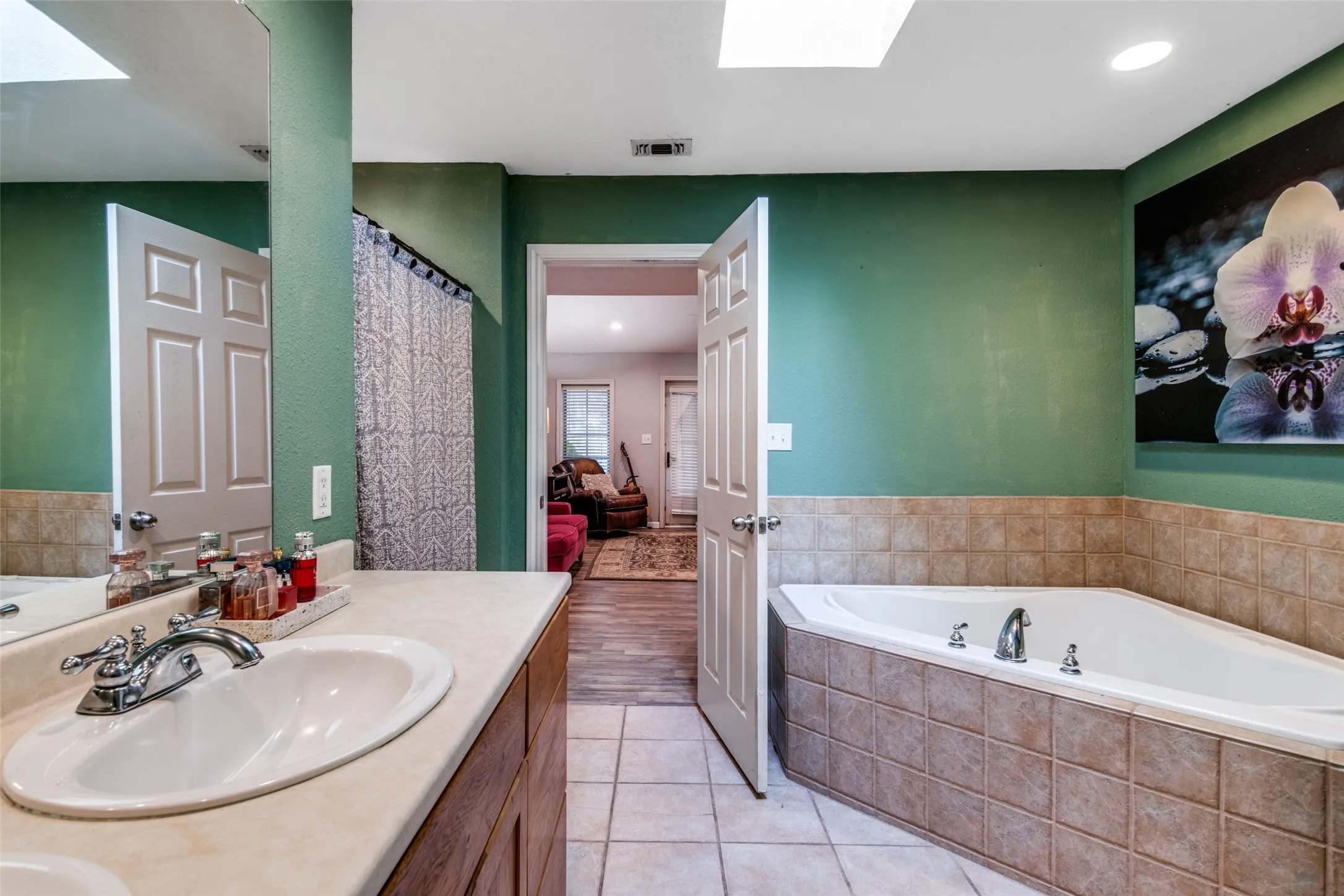 Single Family Residence For Sale in Van Zandt County , 18919 State Highway 64, Canton, Texas 75103, 4 Bedroom, 5 Bathroom, Garage spaces, 4,216 Sqft, built in 1990, mls#21276048, Real Estate Agent in Canton, Homes For Sale in Van Zandt county, Homes For Sale in Canton, Realtor in Canton Texas, Real Estate Brokerage Independent Realty Texas, Luminita Cordes Realtor