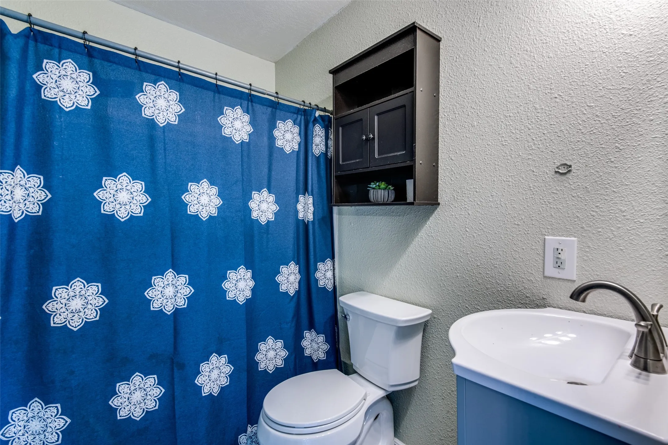 Single Family Residence For Sale in Van Zandt County , 18919 State Highway 64, Canton, Texas 75103, 4 Bedroom, 5 Bathroom, Garage spaces, 4,216 Sqft, built in 1990, mls#21276048, Real Estate Agent in Canton, Homes For Sale in Van Zandt county, Homes For Sale in Canton, Realtor in Canton Texas, Real Estate Brokerage Independent Realty Texas, Luminita Cordes Realtor