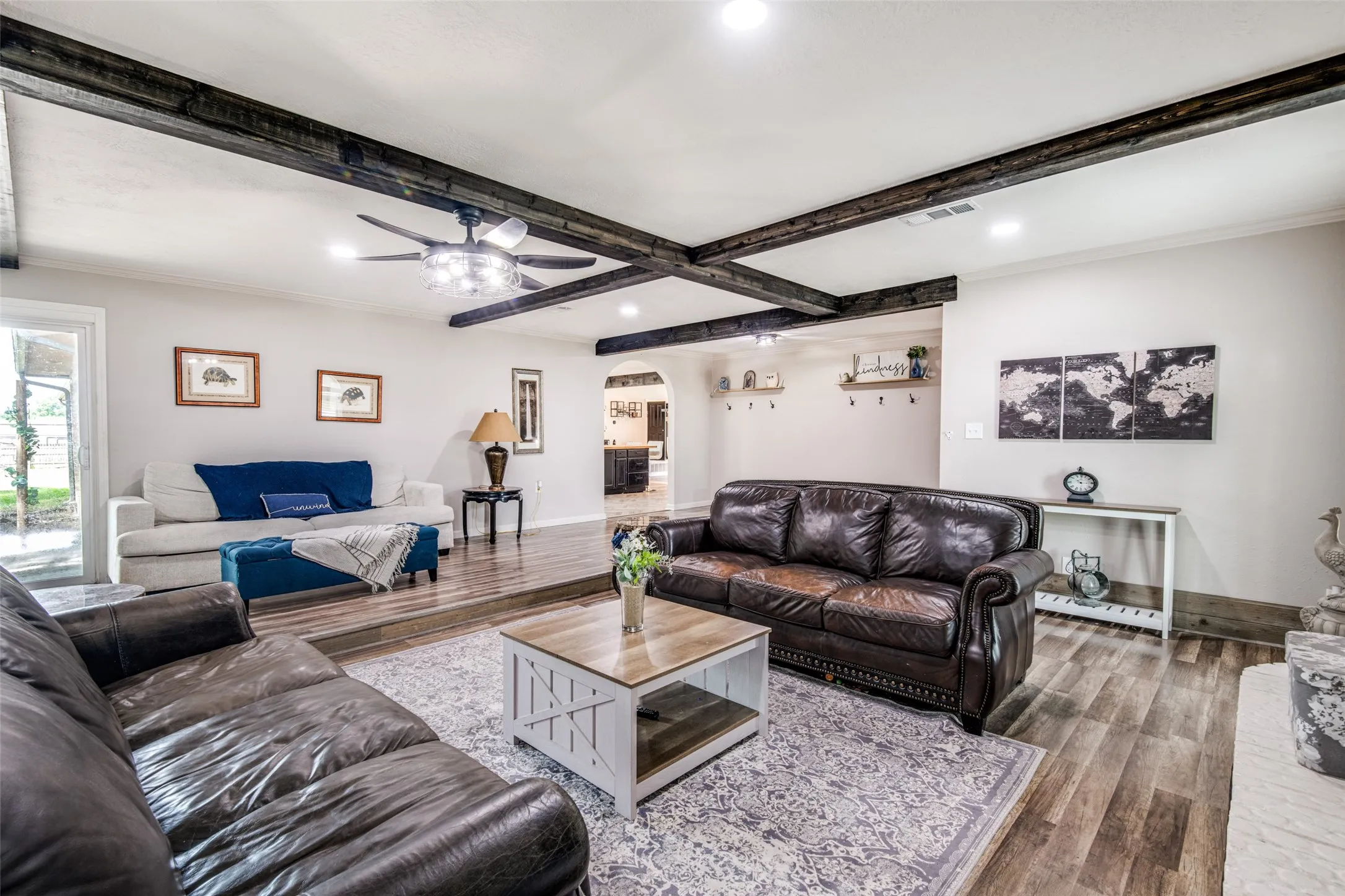 Single Family Residence For Sale in Van Zandt County , 18919 State Highway 64, Canton, Texas 75103, 4 Bedroom, 5 Bathroom, Garage spaces, 4,216 Sqft, built in 1990, mls#21276048, Real Estate Agent in Canton, Homes For Sale in Van Zandt county, Homes For Sale in Canton, Realtor in Canton Texas, Real Estate Brokerage Independent Realty Texas, Luminita Cordes Realtor