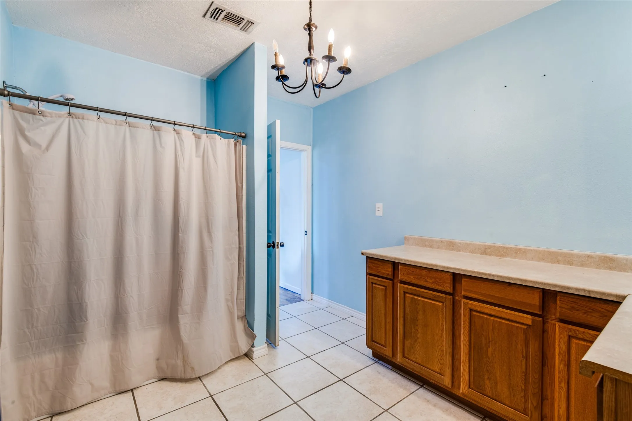 Single Family Residence For Sale in Van Zandt County , 18919 State Highway 64, Canton, Texas 75103, 4 Bedroom, 5 Bathroom, Garage spaces, 4,216 Sqft, built in 1990, mls#21276048, Real Estate Agent in Canton, Homes For Sale in Van Zandt county, Homes For Sale in Canton, Realtor in Canton Texas, Real Estate Brokerage Independent Realty Texas, Luminita Cordes Realtor