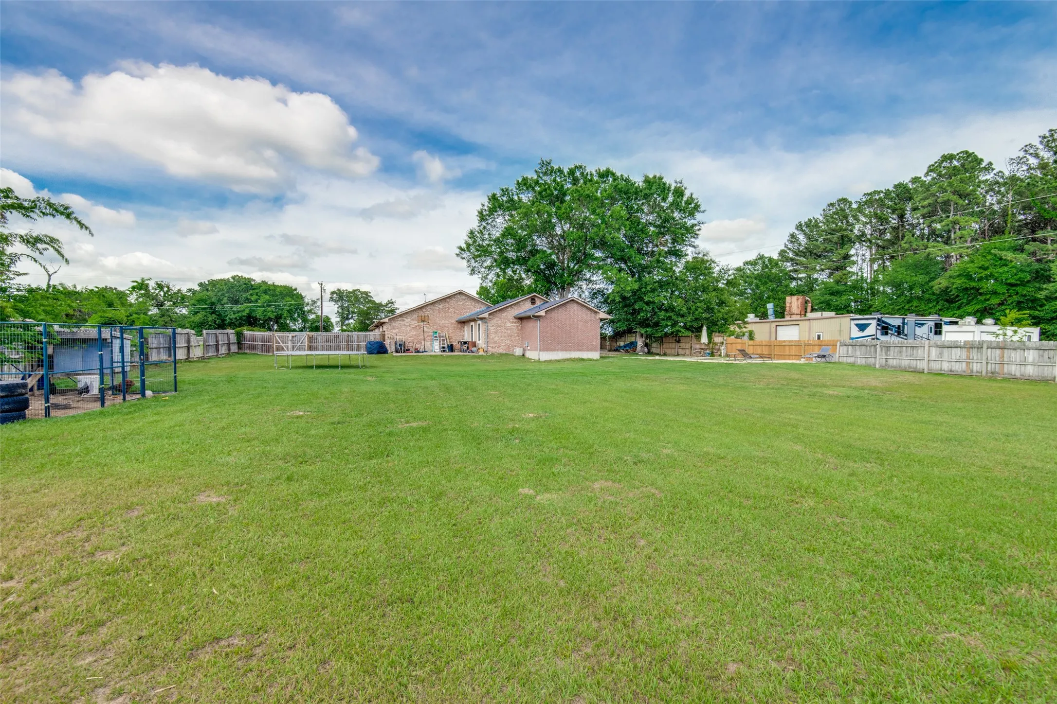 Single Family Residence For Sale in Van Zandt County , 18919 State Highway 64, Canton, Texas 75103, 4 Bedroom, 5 Bathroom, Garage spaces, 4,216 Sqft, built in 1990, mls#21276048, Real Estate Agent in Canton, Homes For Sale in Van Zandt county, Homes For Sale in Canton, Realtor in Canton Texas, Real Estate Brokerage Independent Realty Texas, Luminita Cordes Realtor